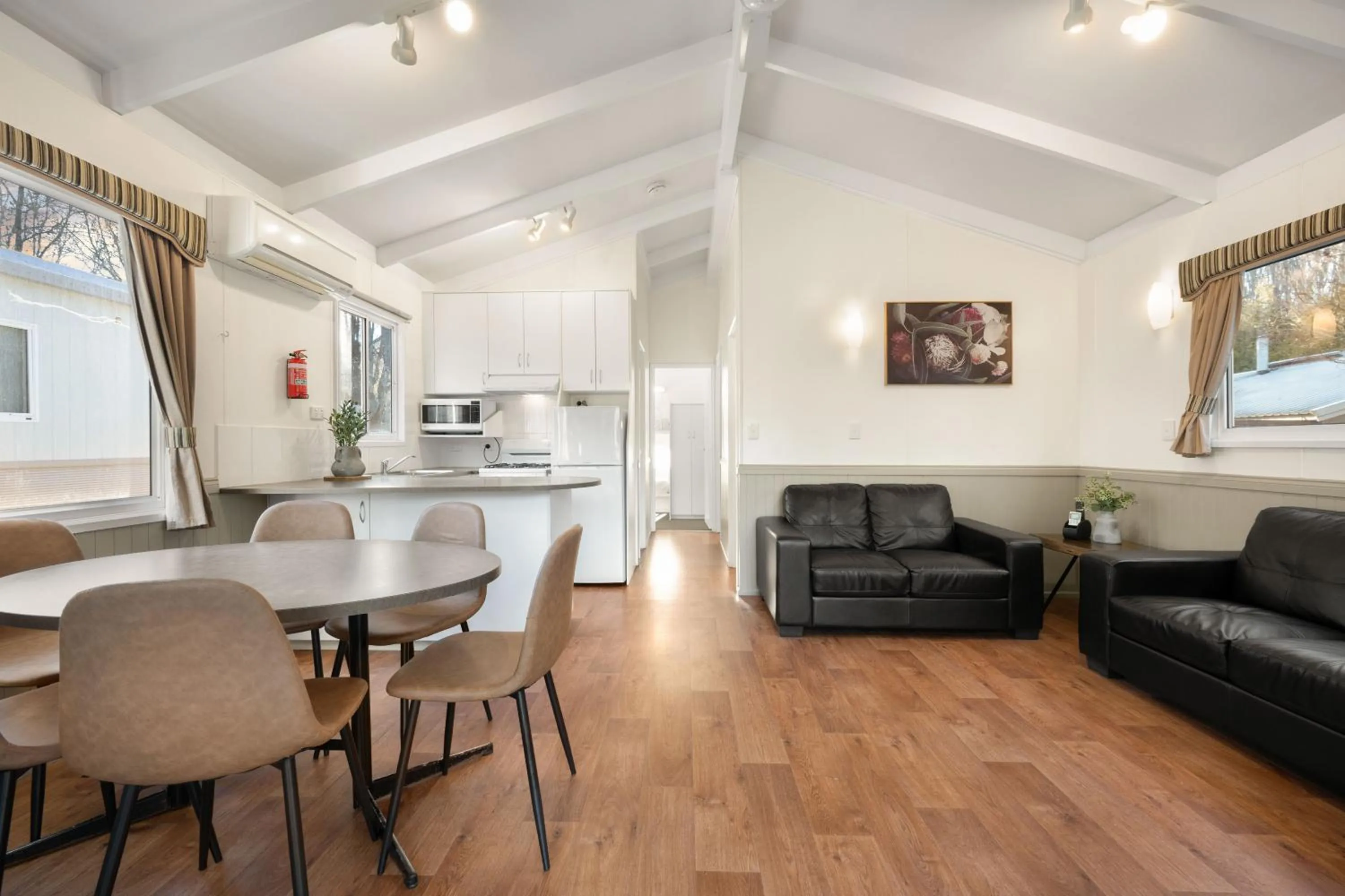 Kitchen or kitchenette in Bright Porepunkah Holiday Park