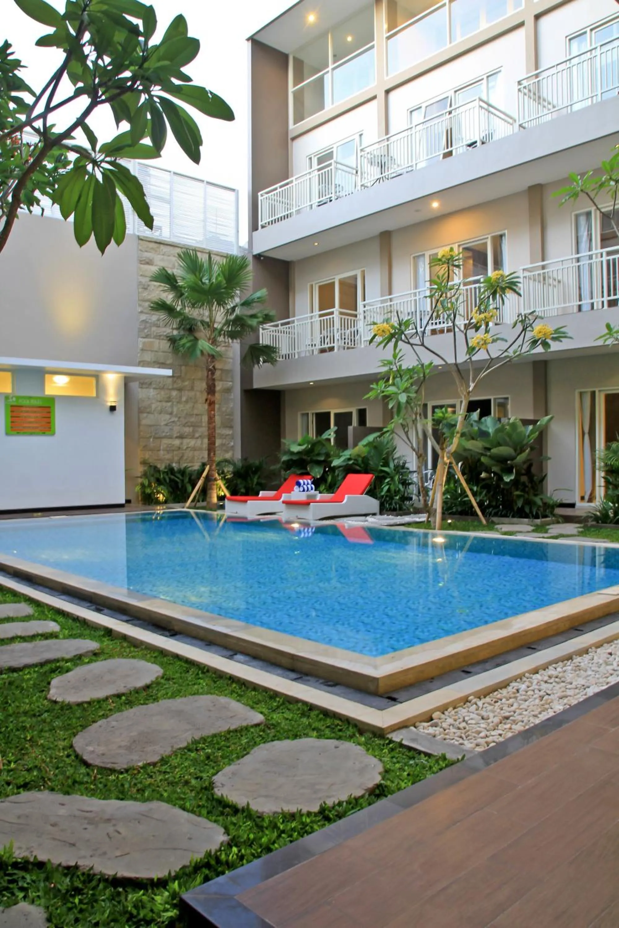 Swimming pool in Choice Stay Hotel Denpasar