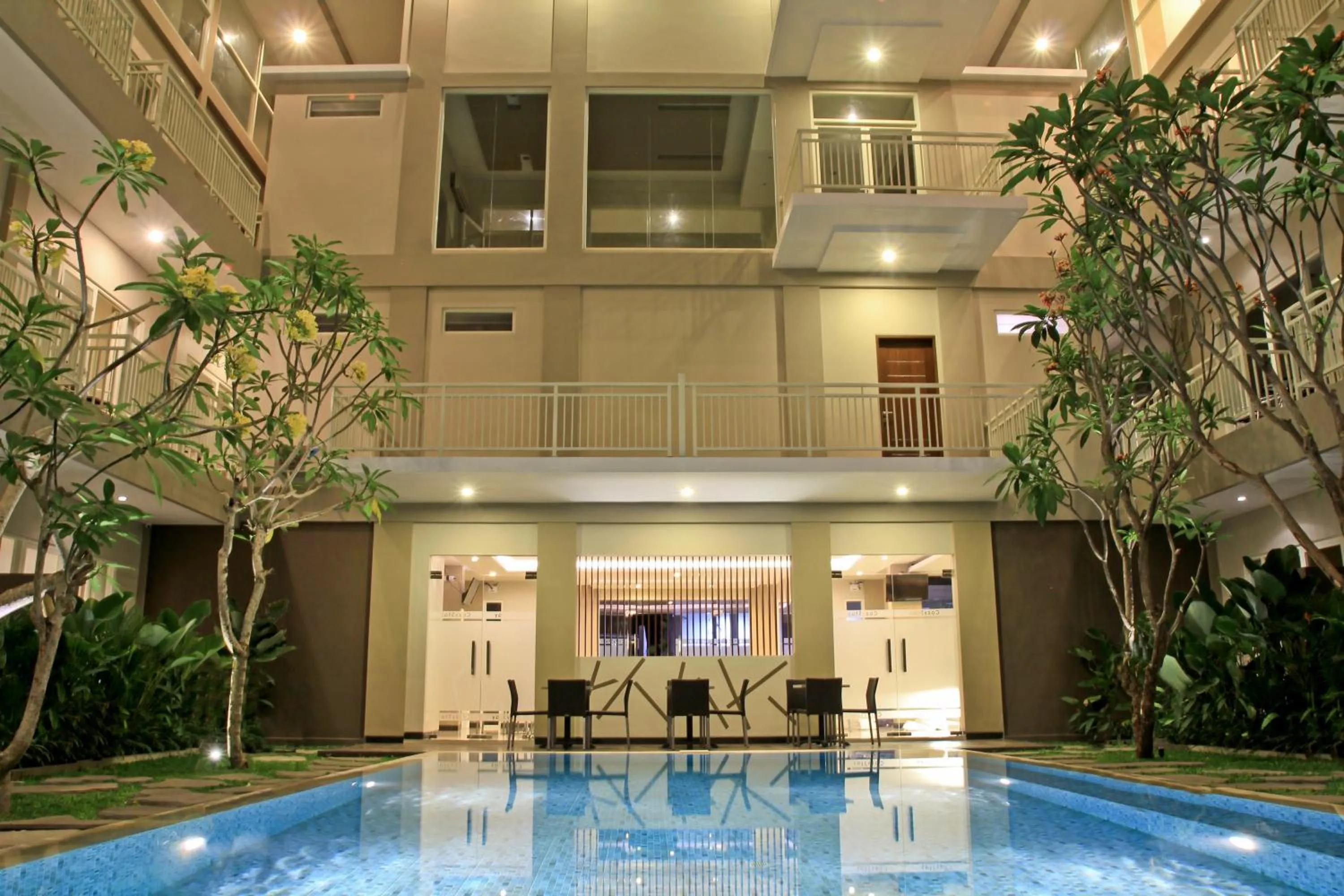 Swimming pool in Choice Stay Hotel Denpasar