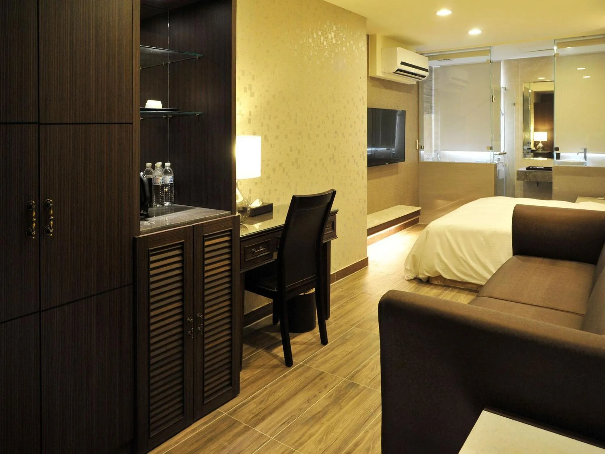 Bedroom in Maple Hotel