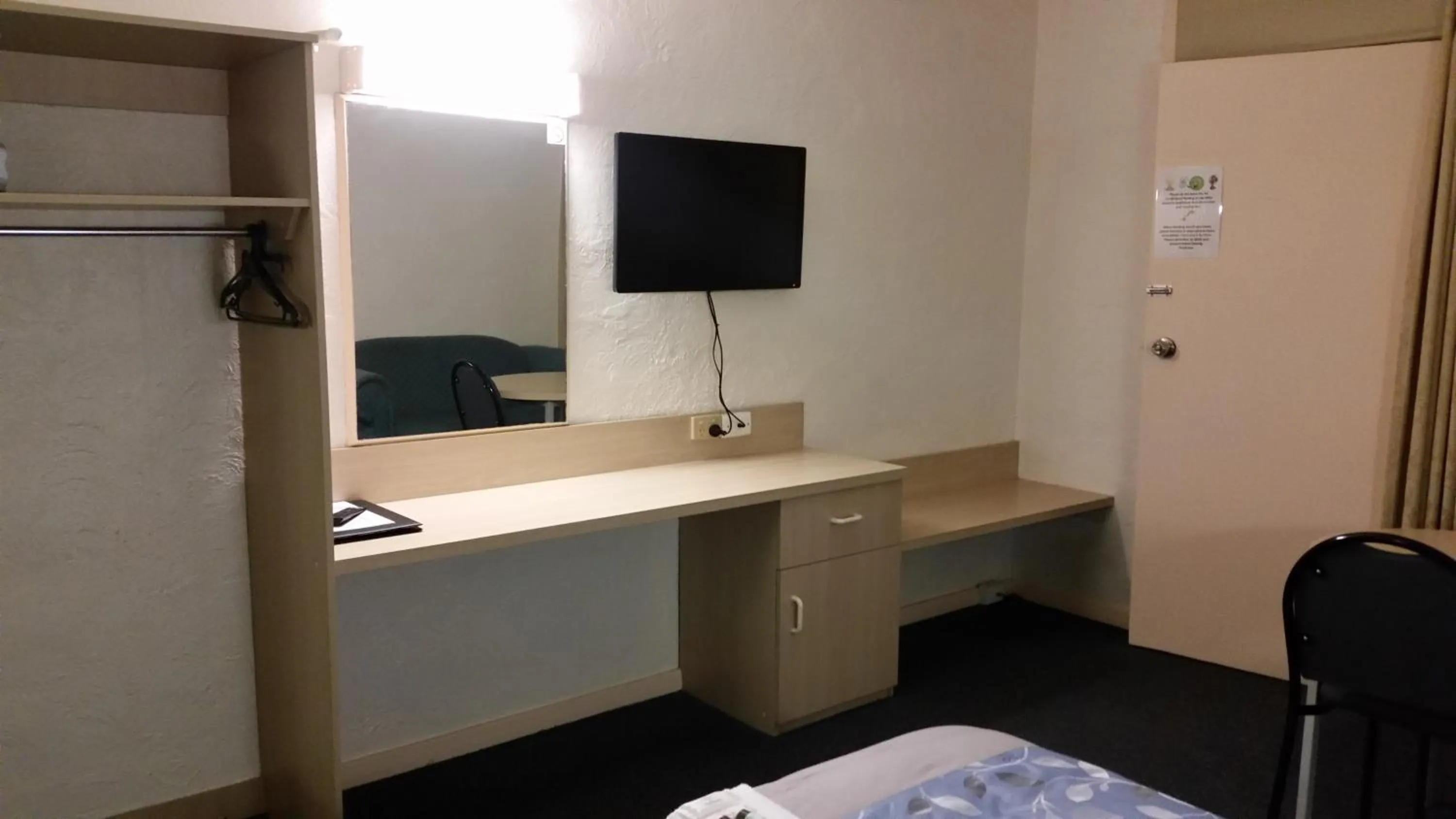TV and multimedia, Bed in Belmore Motor Inn