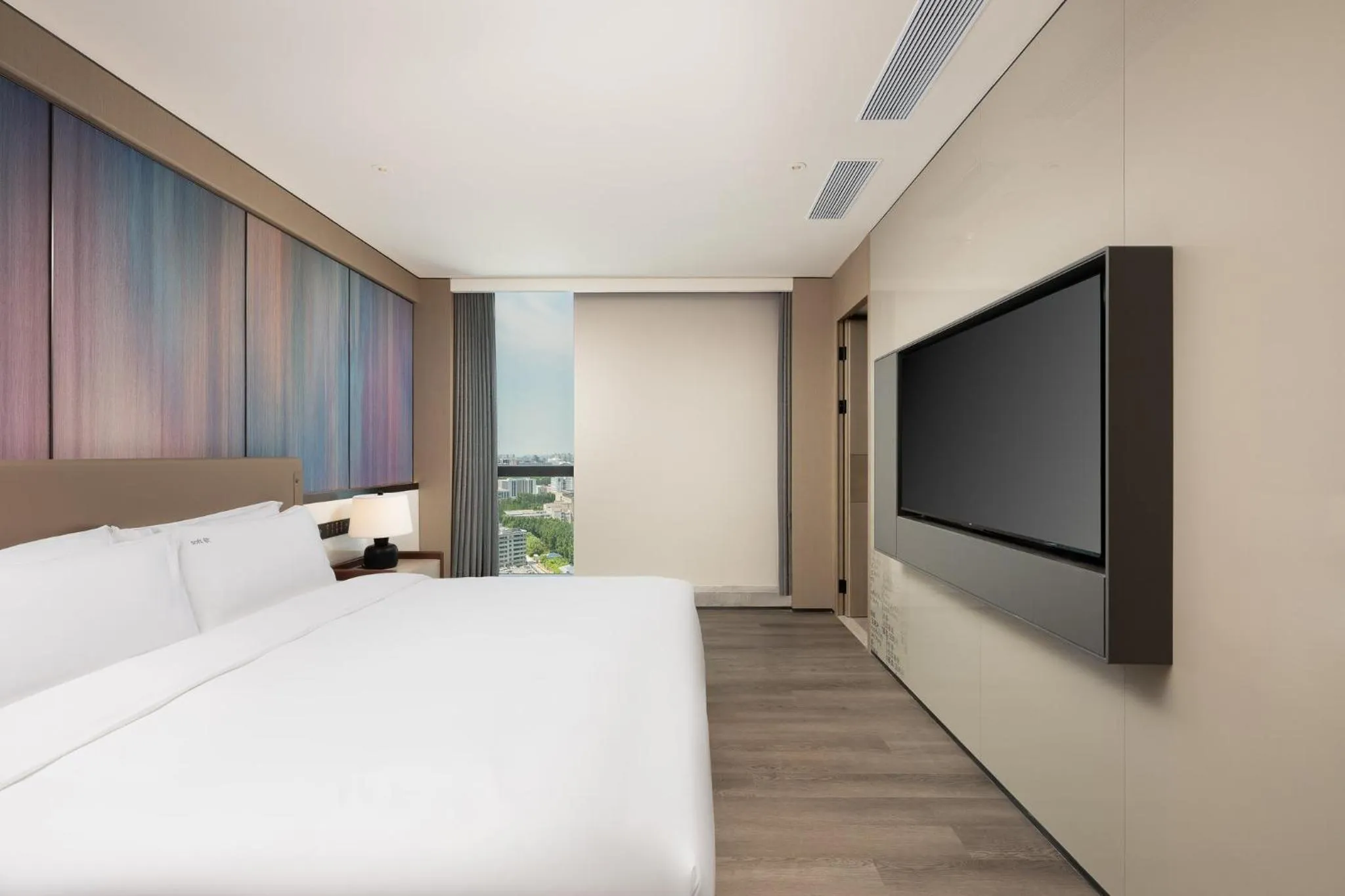 Photo of the whole room, Bed in Holiday Inn Changchun High Tech Zone by IHG