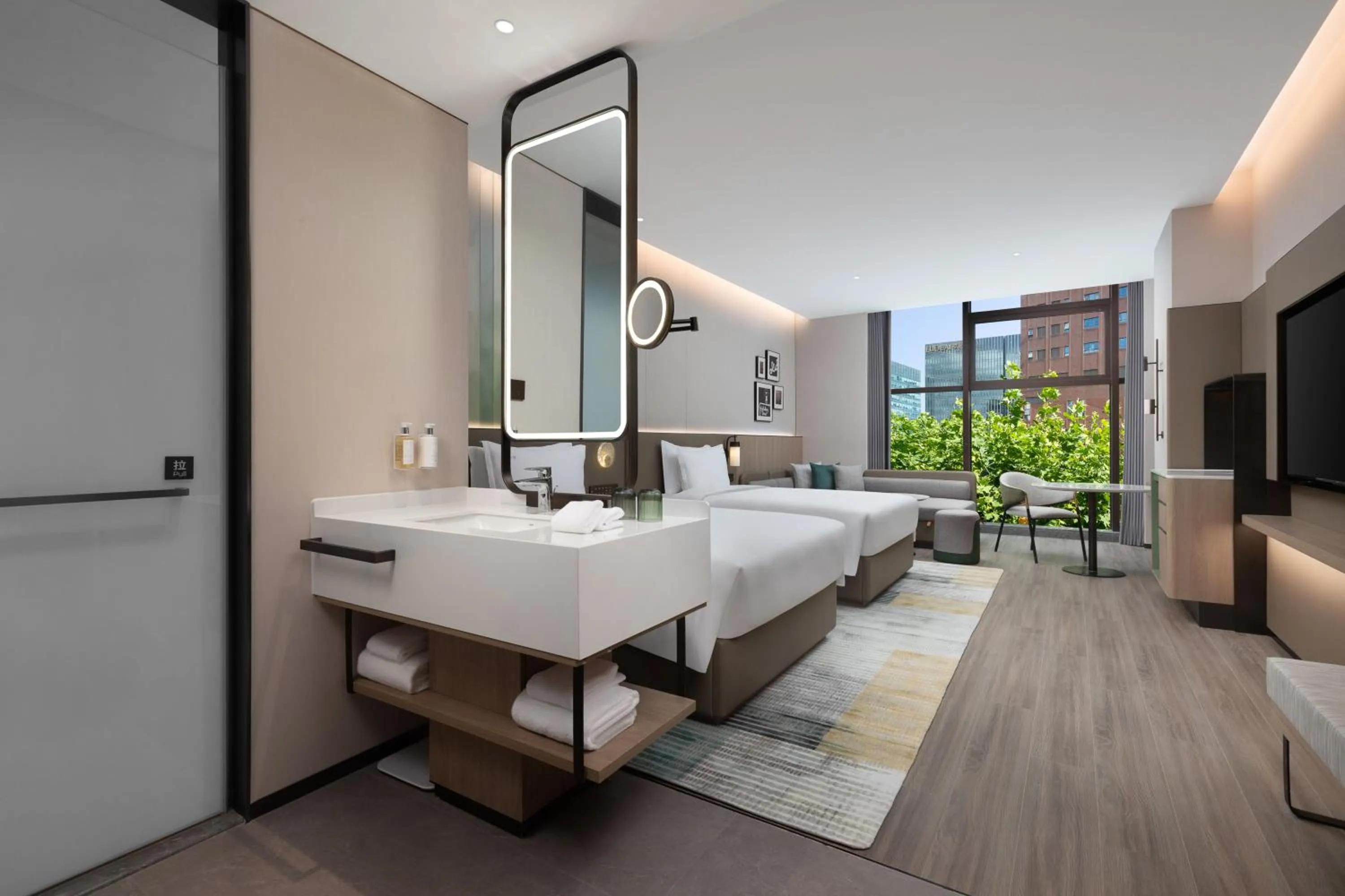 Bathroom, Bed in Holiday Inn & Suites Shanghai Changfeng by IHG