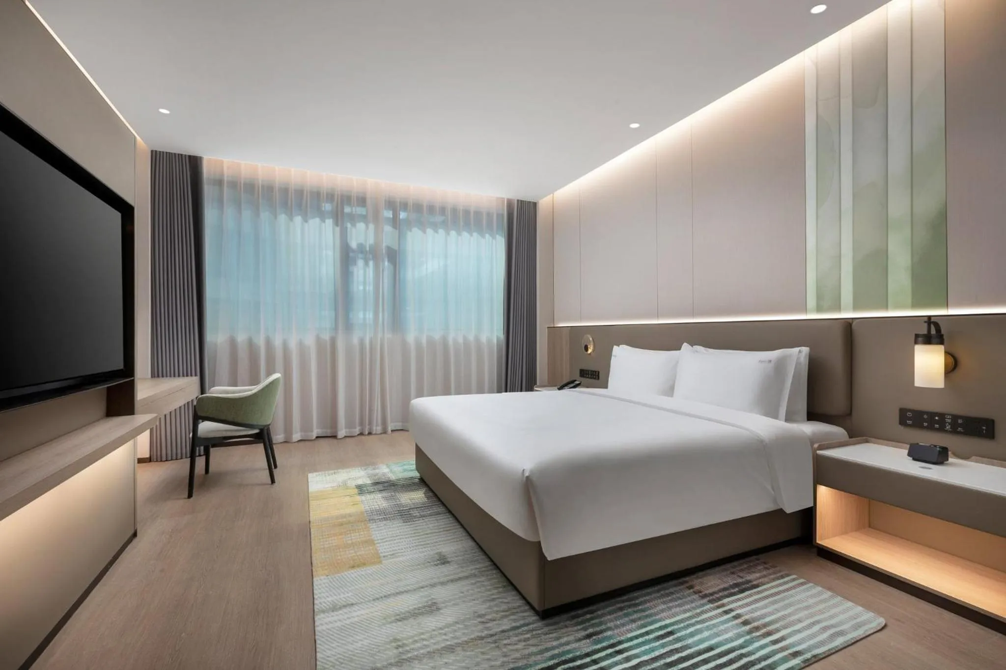 Photo of the whole room, Bed in Holiday Inn & Suites Shanghai Changfeng by IHG