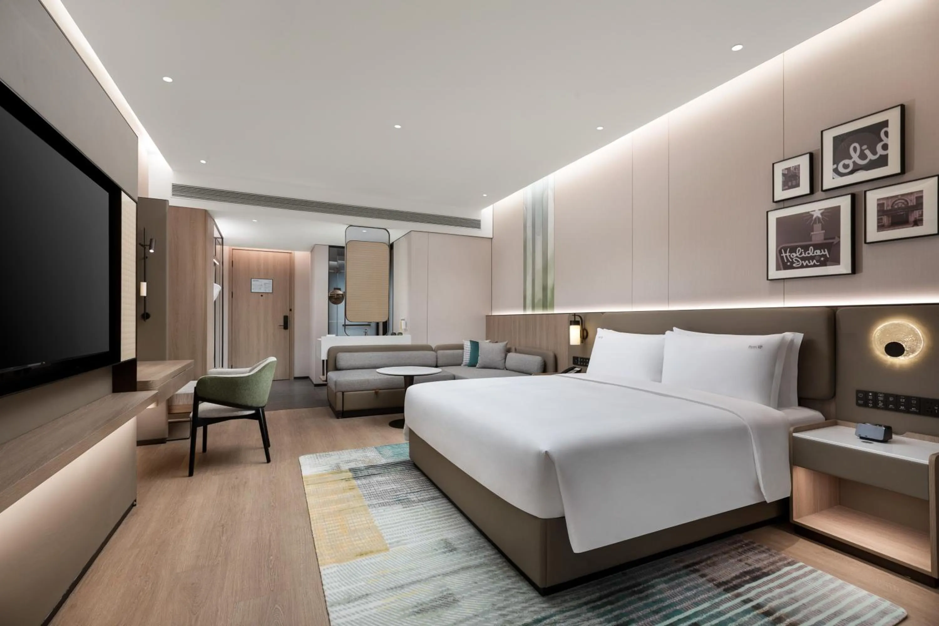 Bed in Holiday Inn & Suites Shanghai Changfeng by IHG
