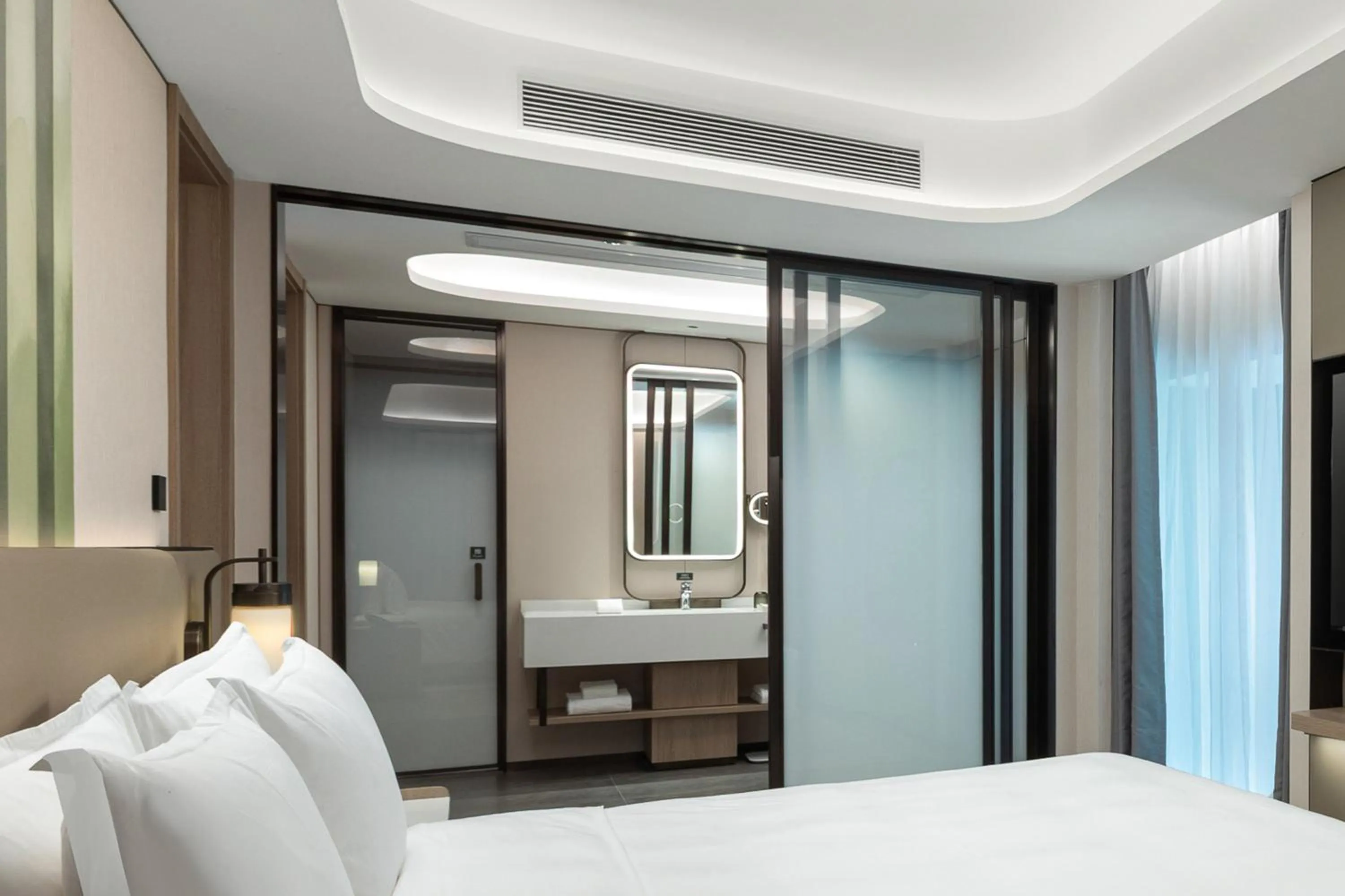 Bathroom, Bed in Holiday Inn & Suites Shanghai Changfeng by IHG