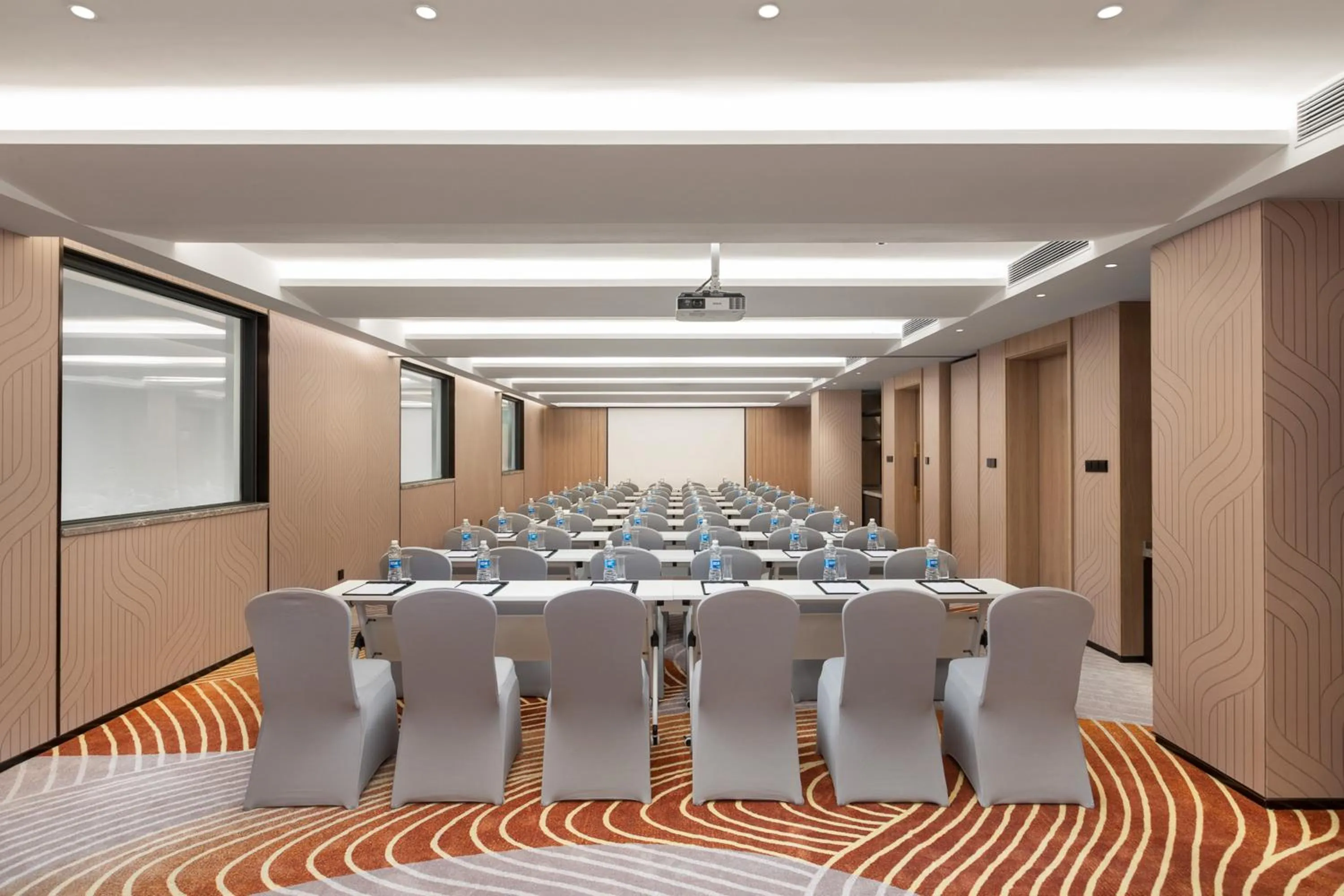 Meeting/conference room in Holiday Inn & Suites Shanghai Changfeng by IHG