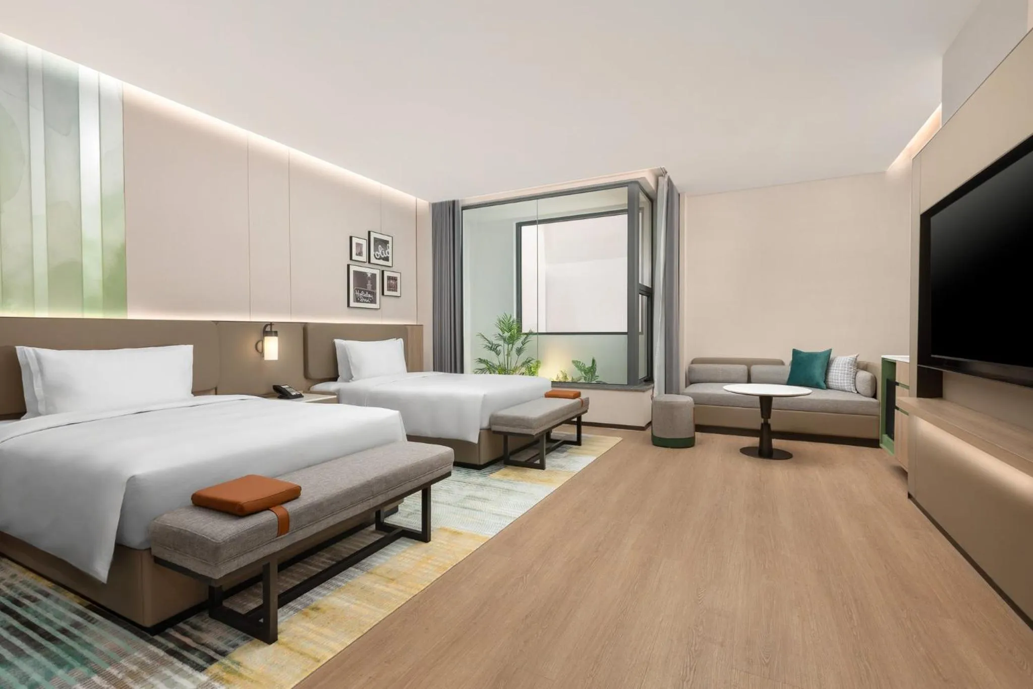 Photo of the whole room, Bed in Holiday Inn & Suites Shanghai Changfeng by IHG