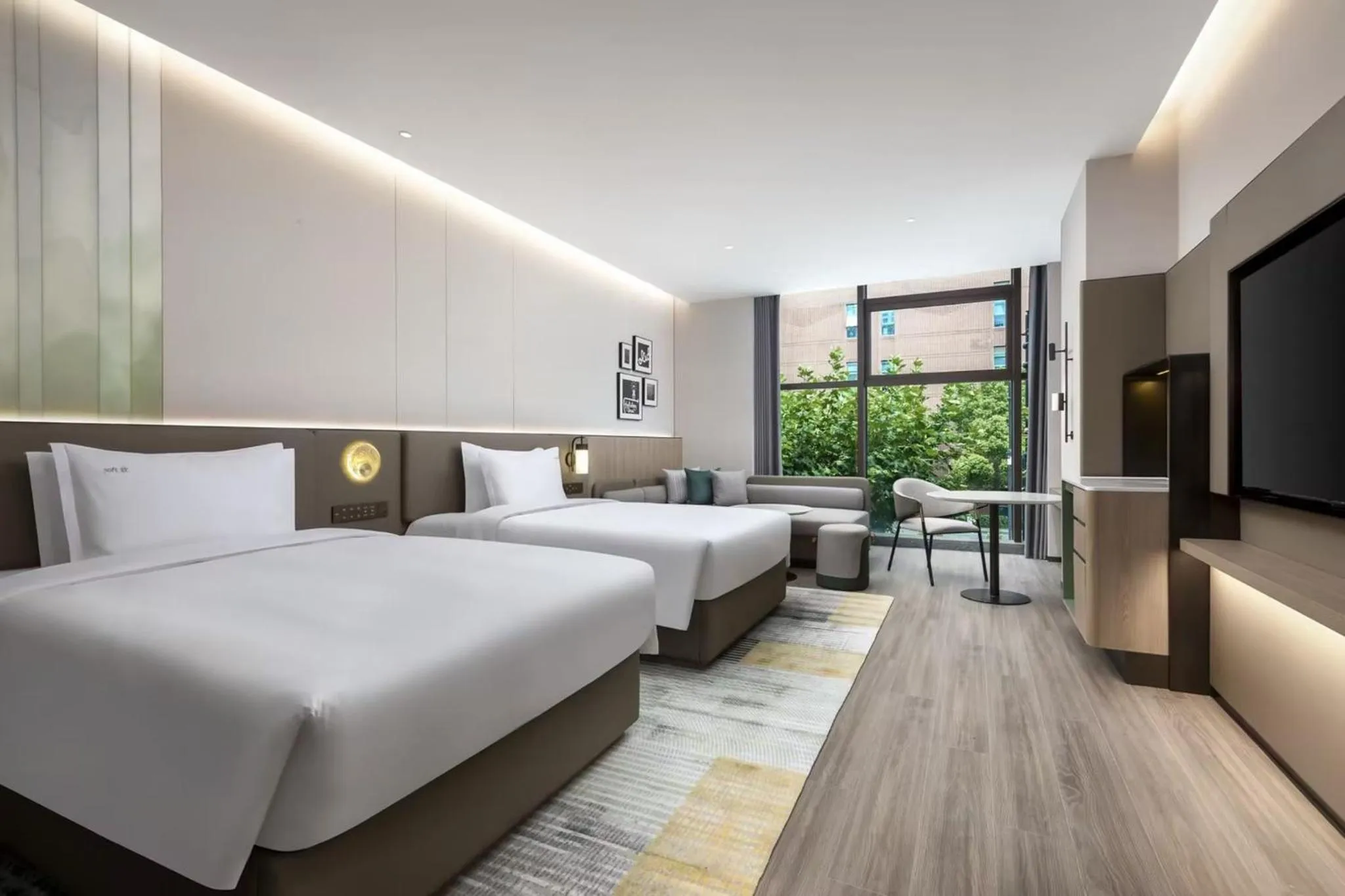 Photo of the whole room, Bed in Holiday Inn & Suites Shanghai Changfeng by IHG