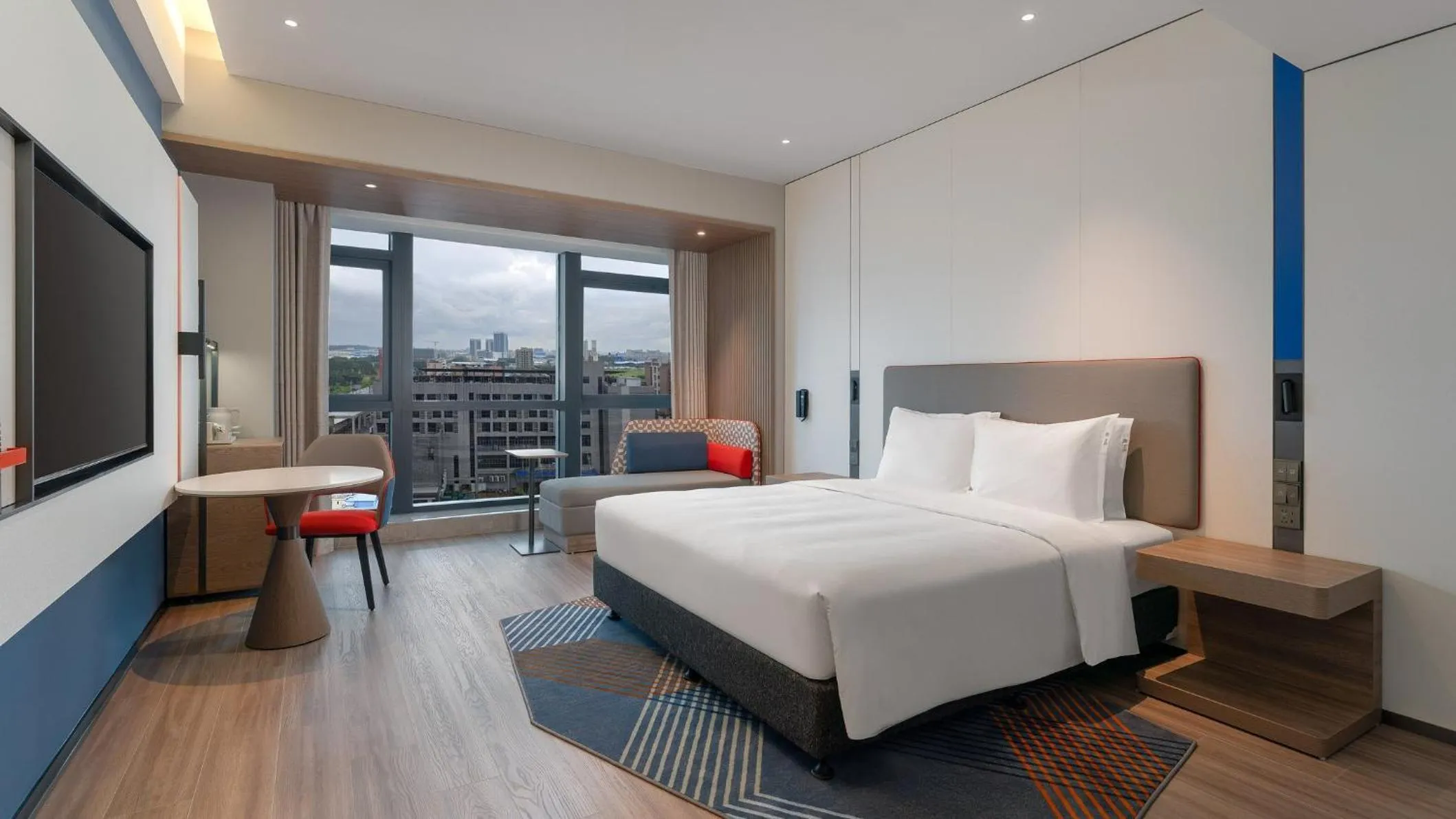 Photo of the whole room, Bed in Holiday Inn Express Foshan Sanshui by IHG