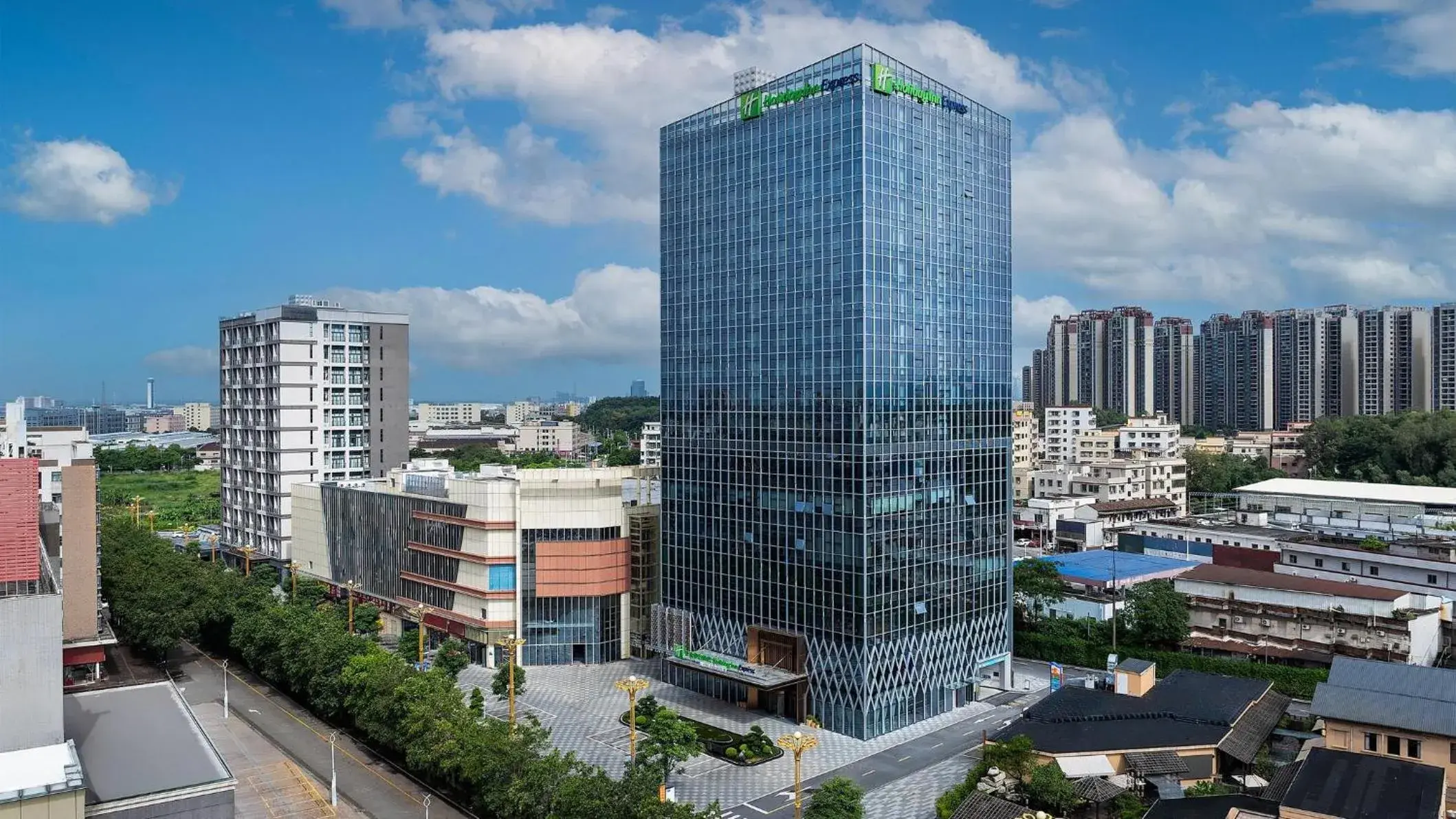 Property building in Holiday Inn Express Foshan Sanshui by IHG Property building in Holiday Inn Express Foshan Sanshui by IHG