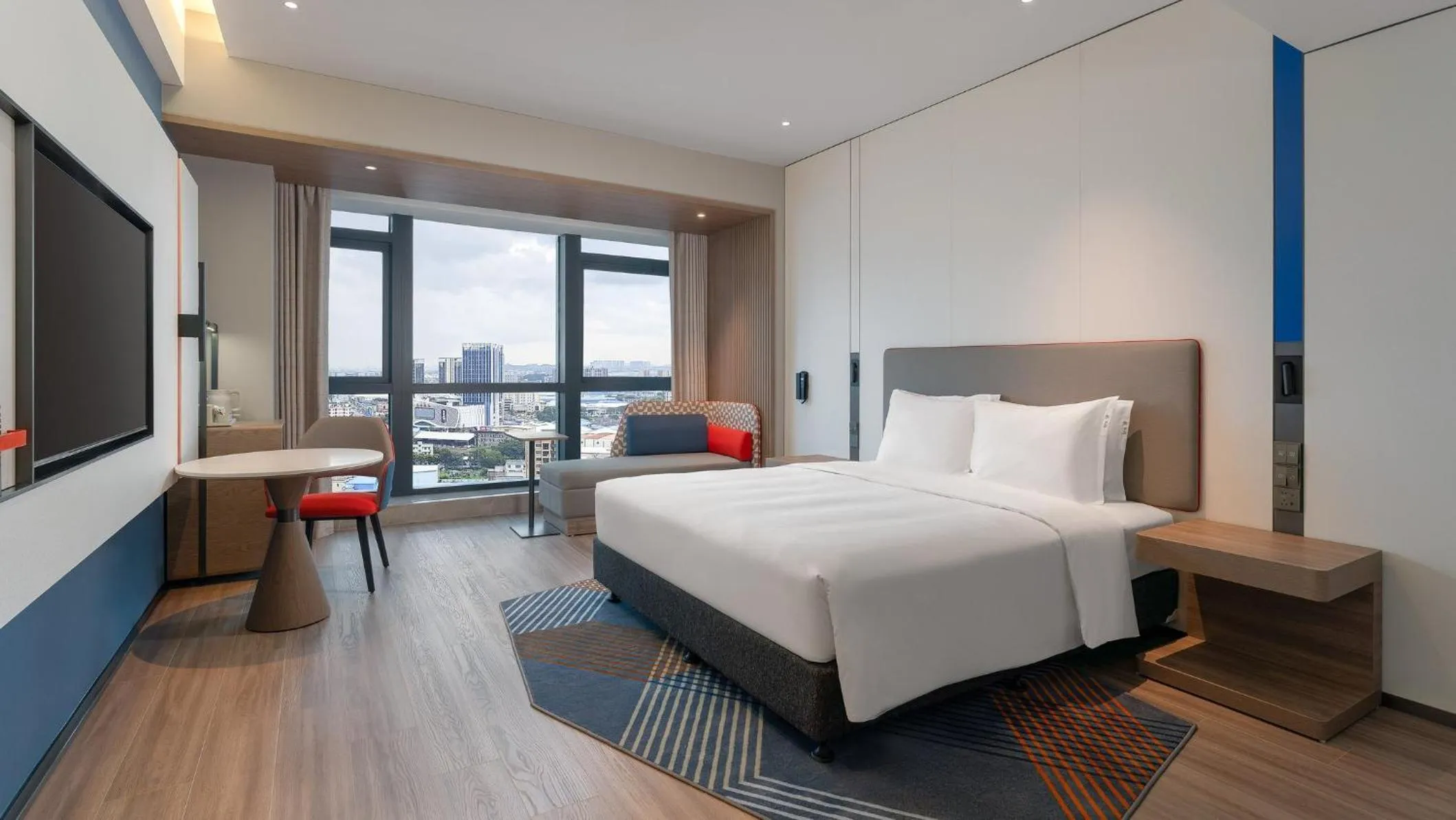 Photo of the whole room, Bed in Holiday Inn Express Foshan Sanshui by IHG