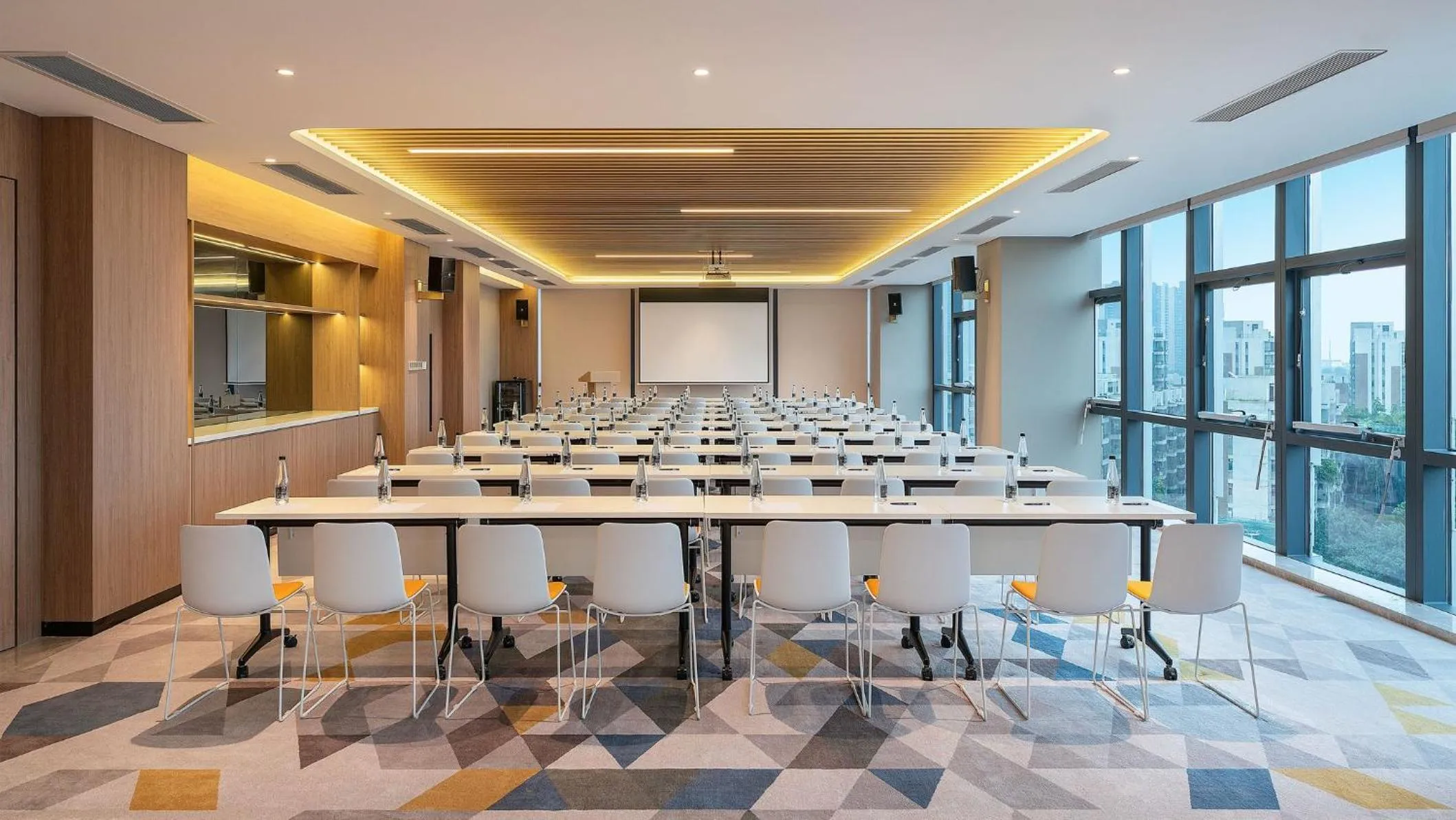 Meeting/conference room in Holiday Inn Express Foshan Sanshui by IHG