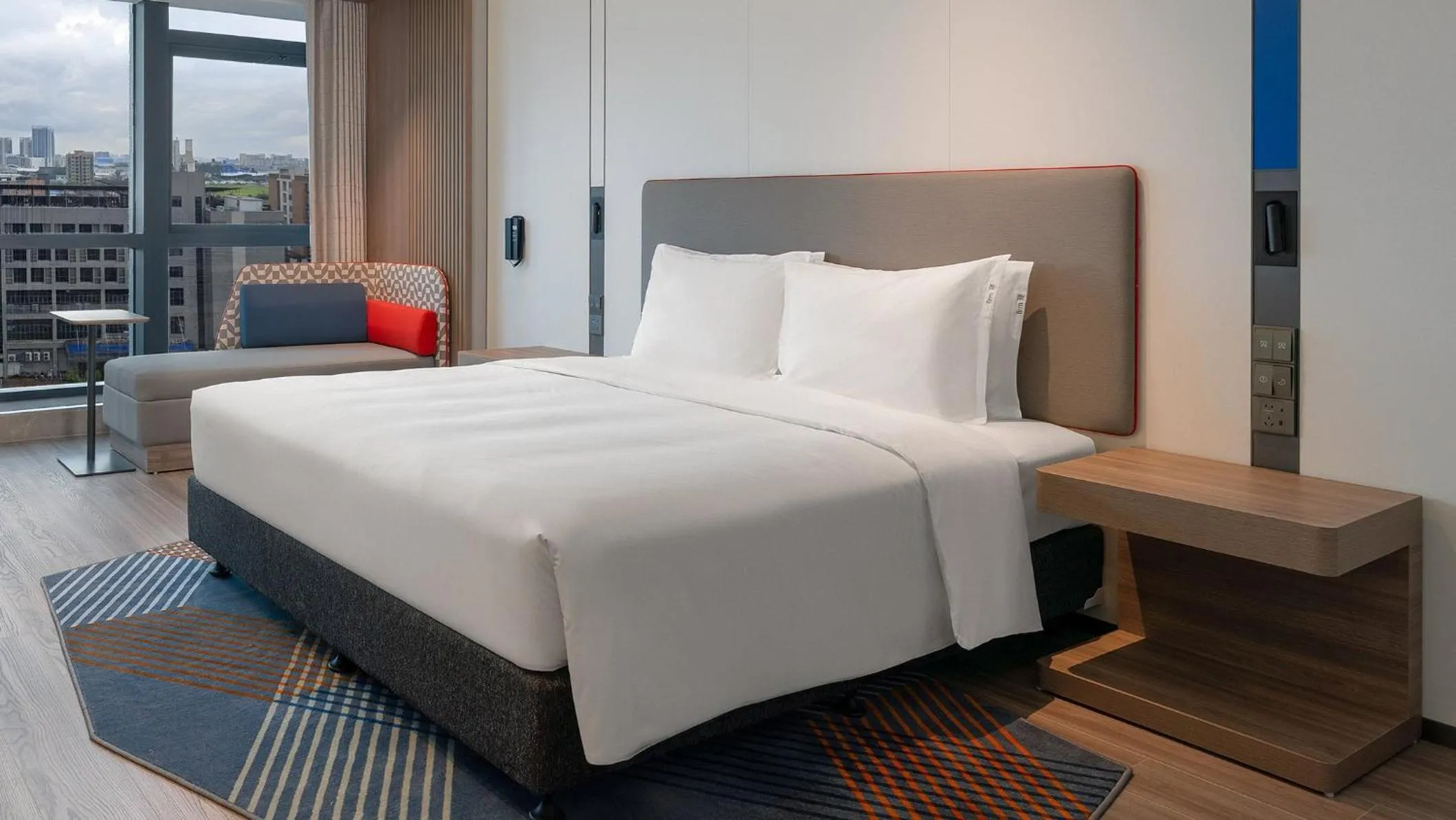 Photo of the whole room, Bed in Holiday Inn Express Foshan Sanshui by IHG