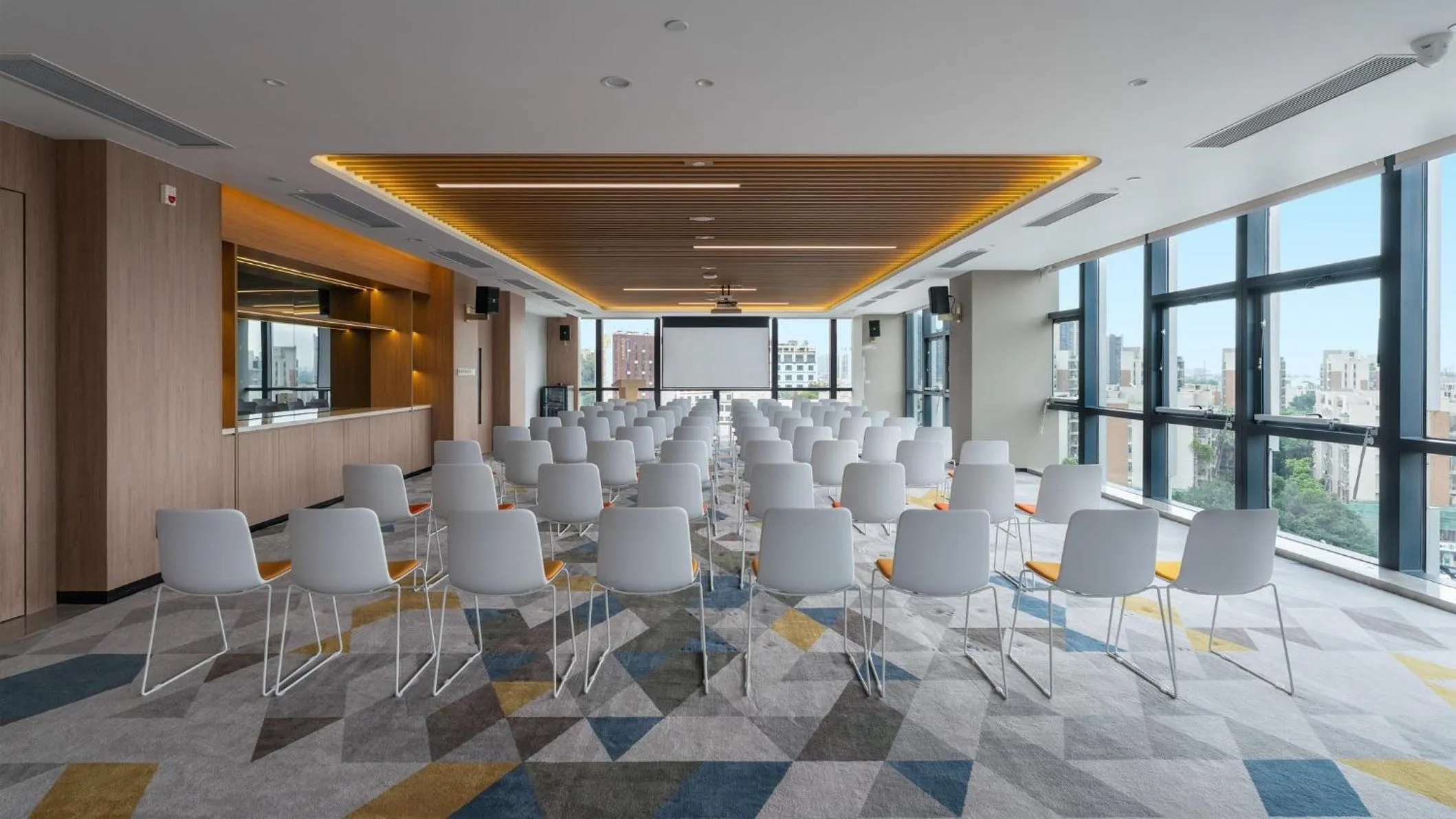 Meeting/conference room in Holiday Inn Express Foshan Sanshui by IHG