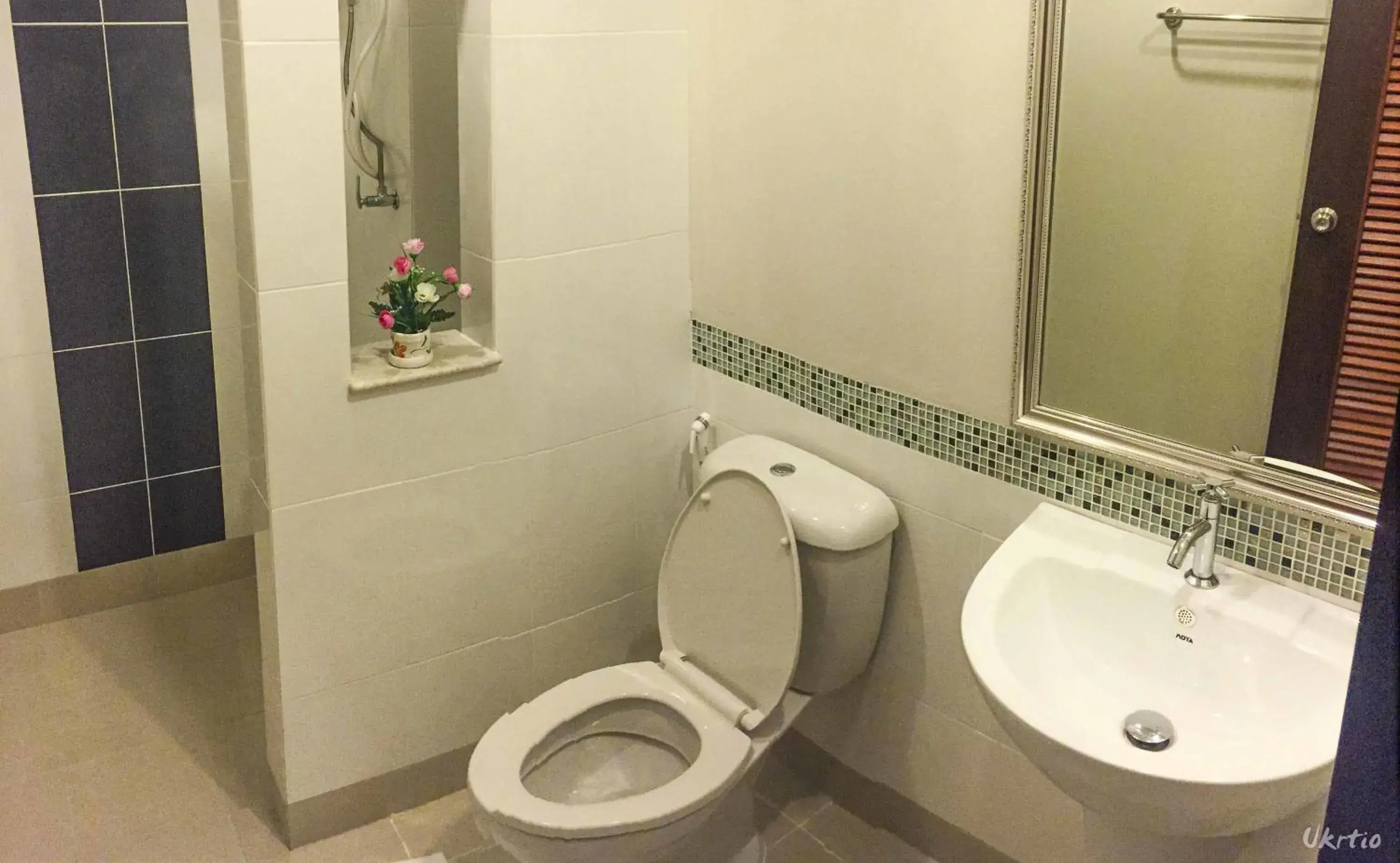 Budget Twin Room in The Room Mahidol Chiangmai Budget Twin Room in The Room Mahidol Chiangmai