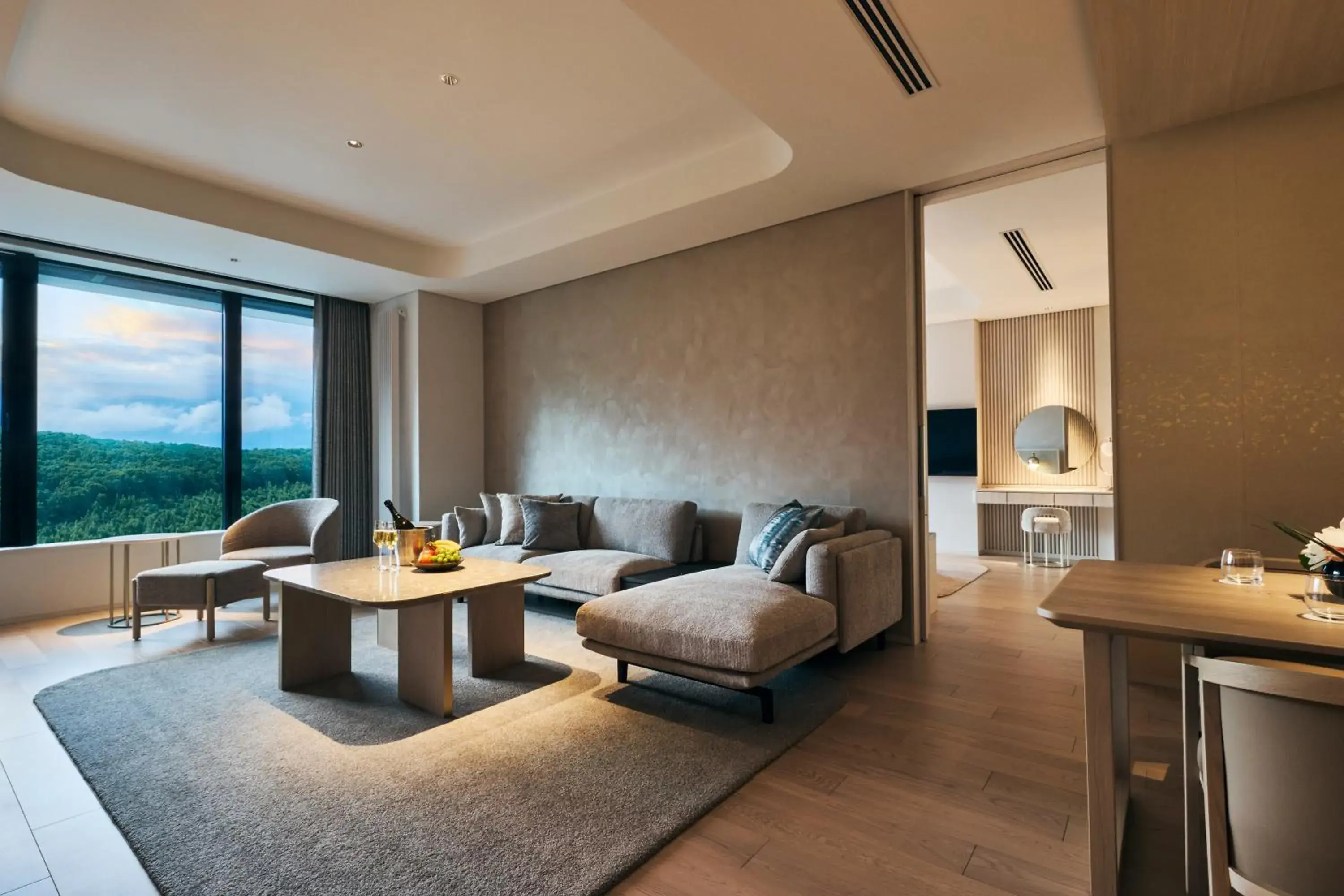 Corner Suite, Weiss Mountain View, King in Chalet Ivy Weiss, Niseko Corner Suite, Weiss Mountain View, King in Chalet Ivy Weiss, Niseko