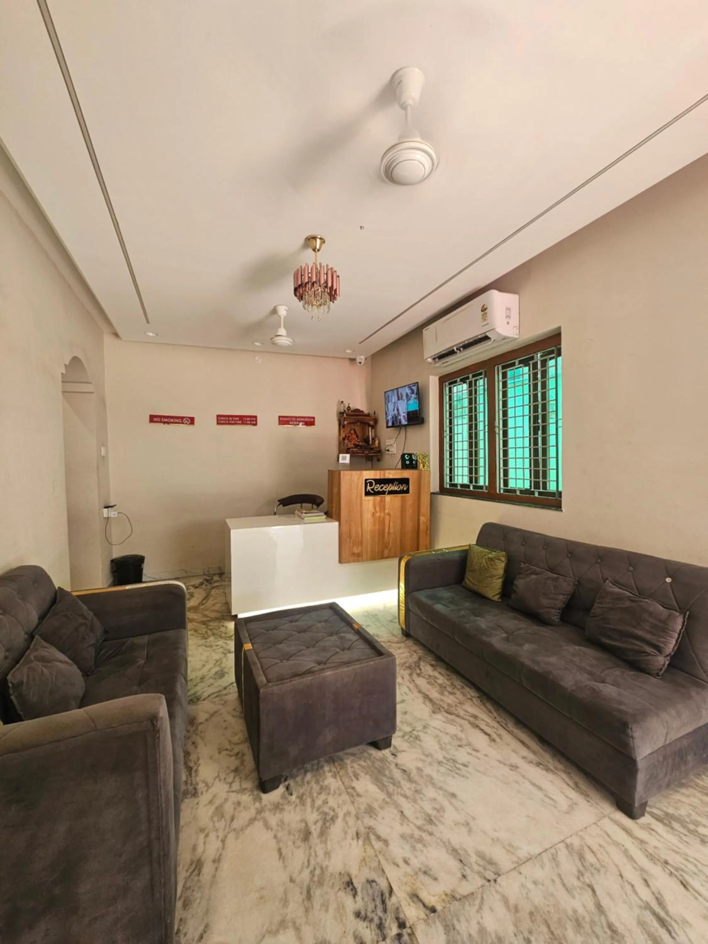 fireplace in Hotel Petal Inn