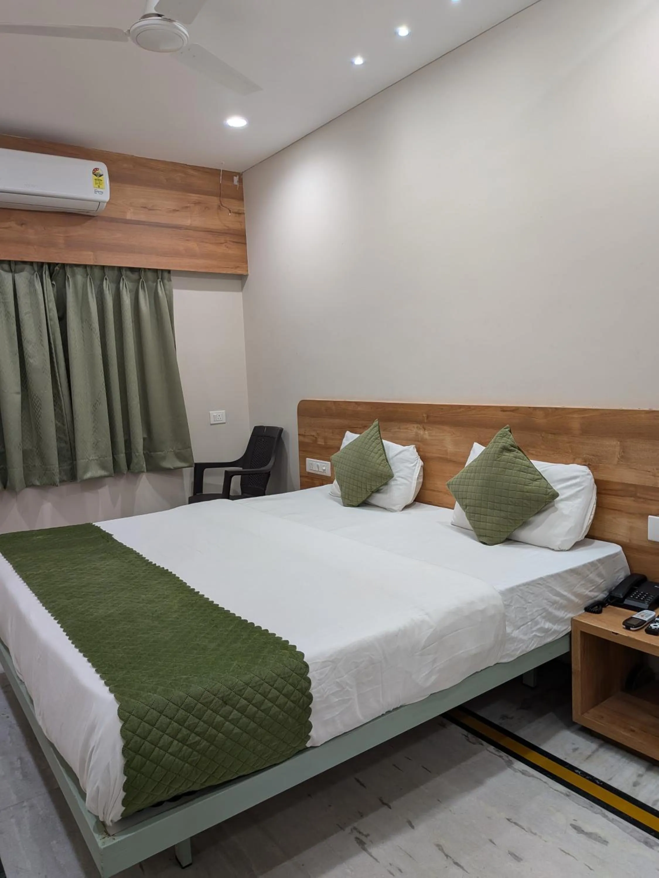 Bed in Hotel Petal Inn