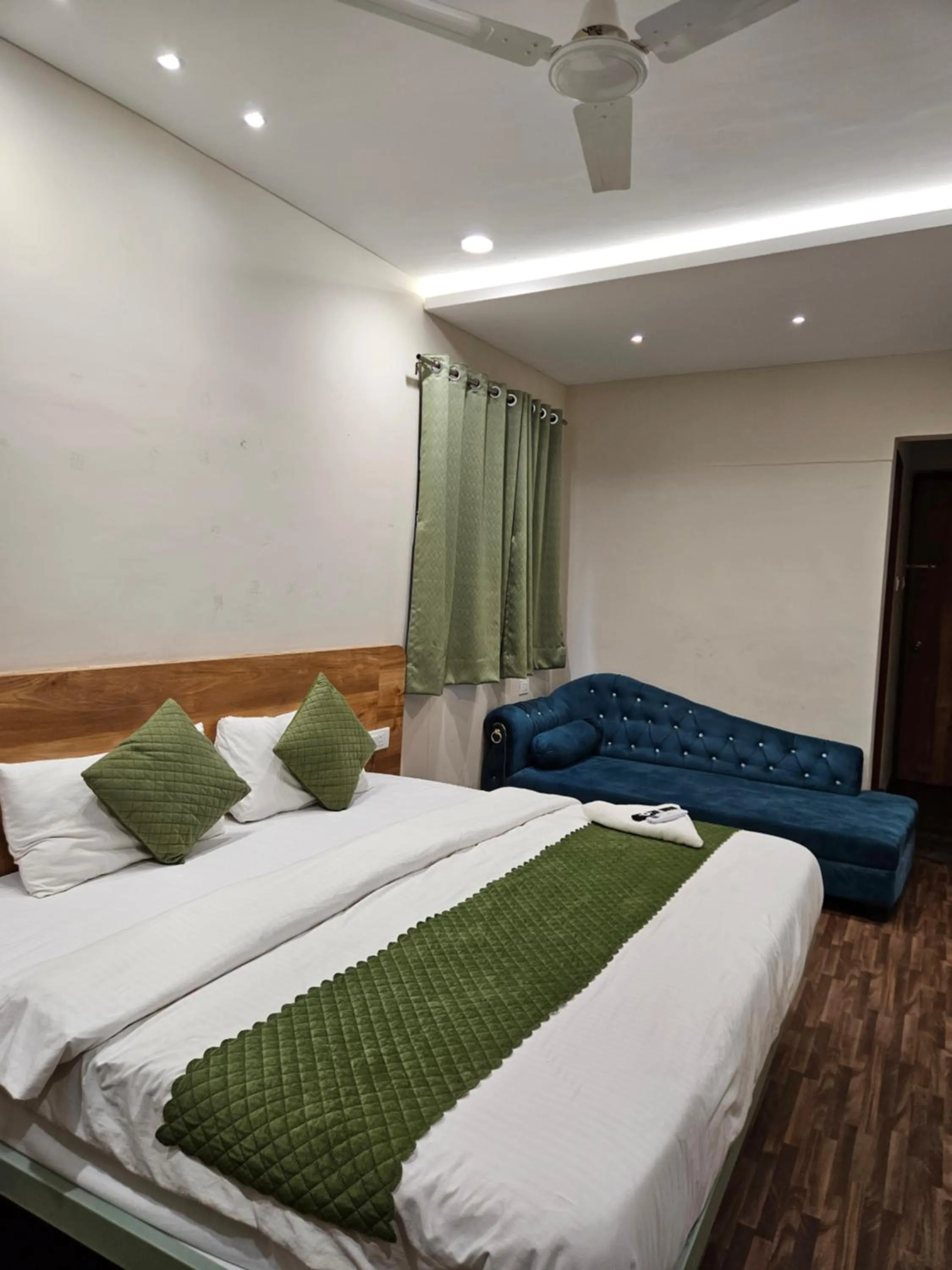 Bed in Hotel Petal Inn