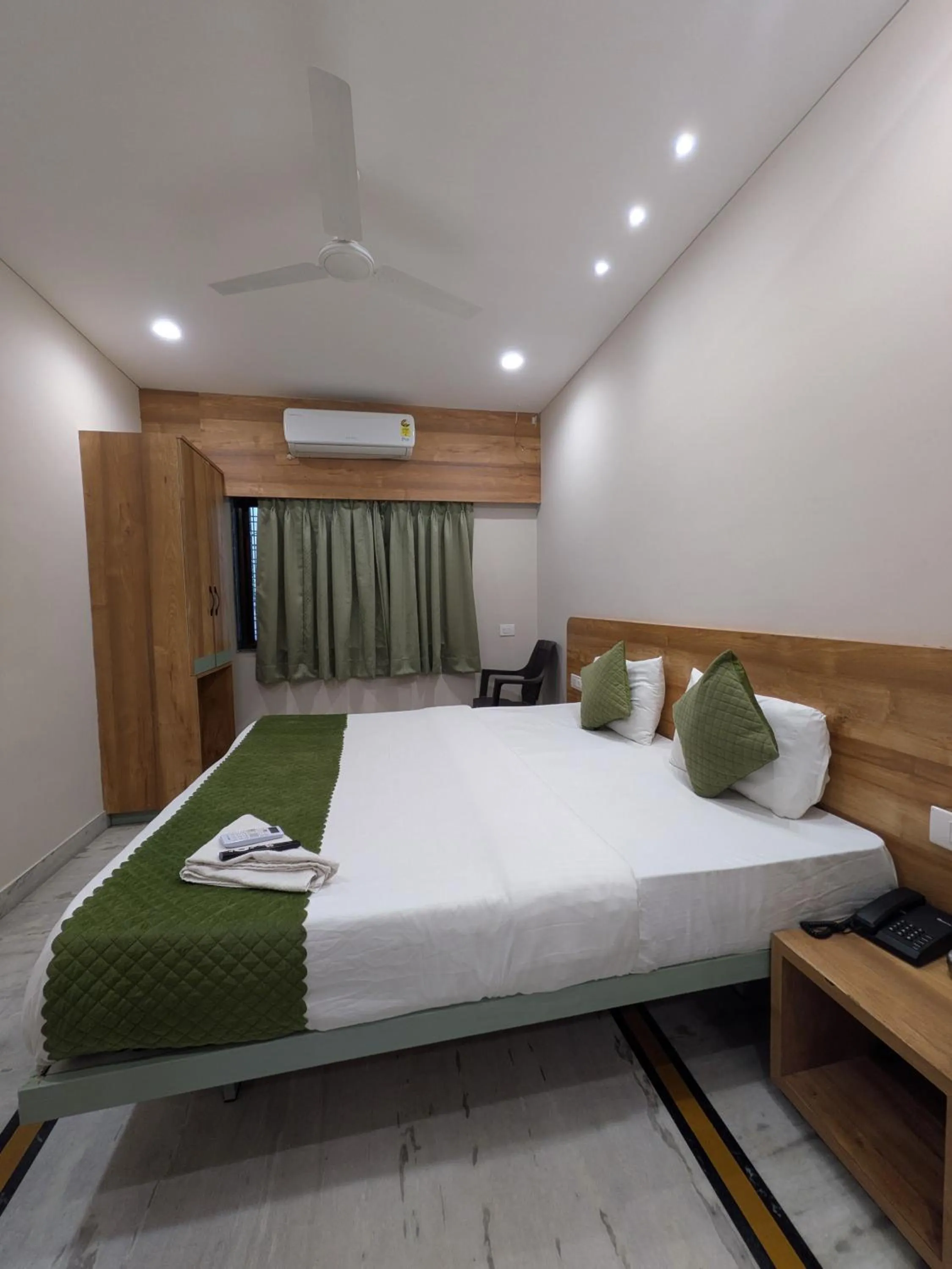 Bed in Hotel Petal Inn