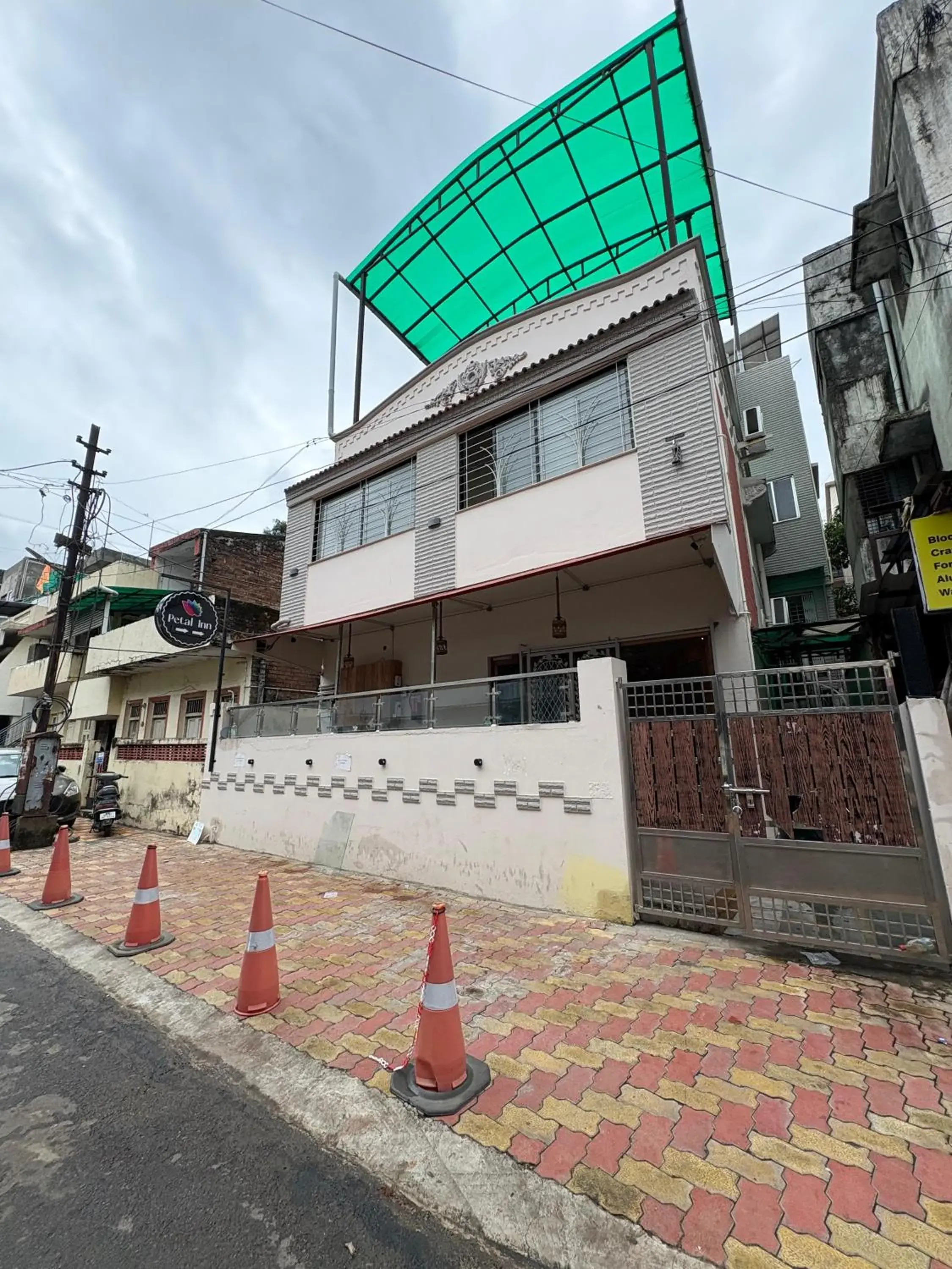 Property building in Hotel Petal Inn Property building in Hotel Petal Inn