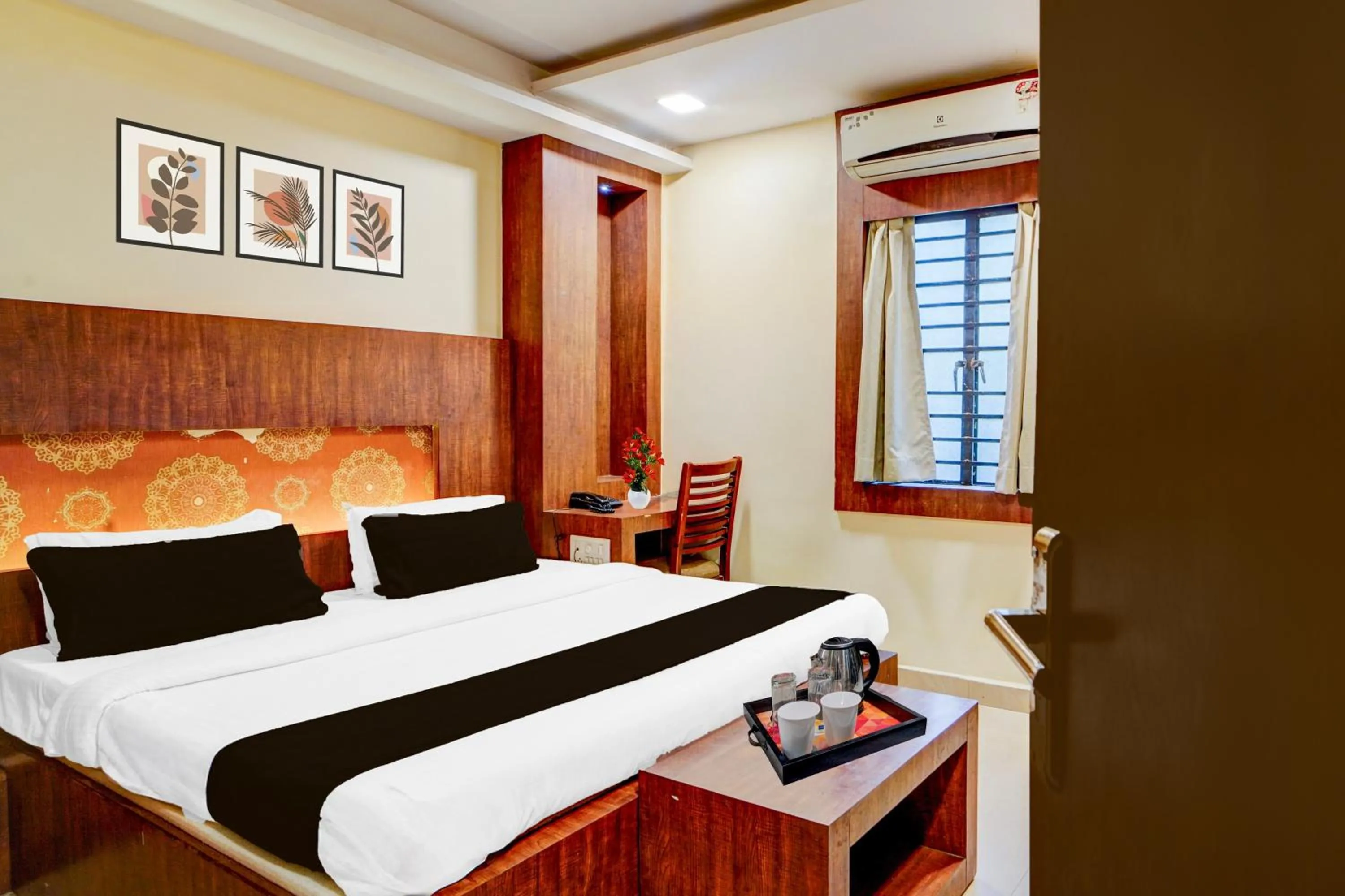 Classic Triple Room - single occupancy in Super Townhouse Madan Mahal Railway Junction Formerly Annpurna Inn