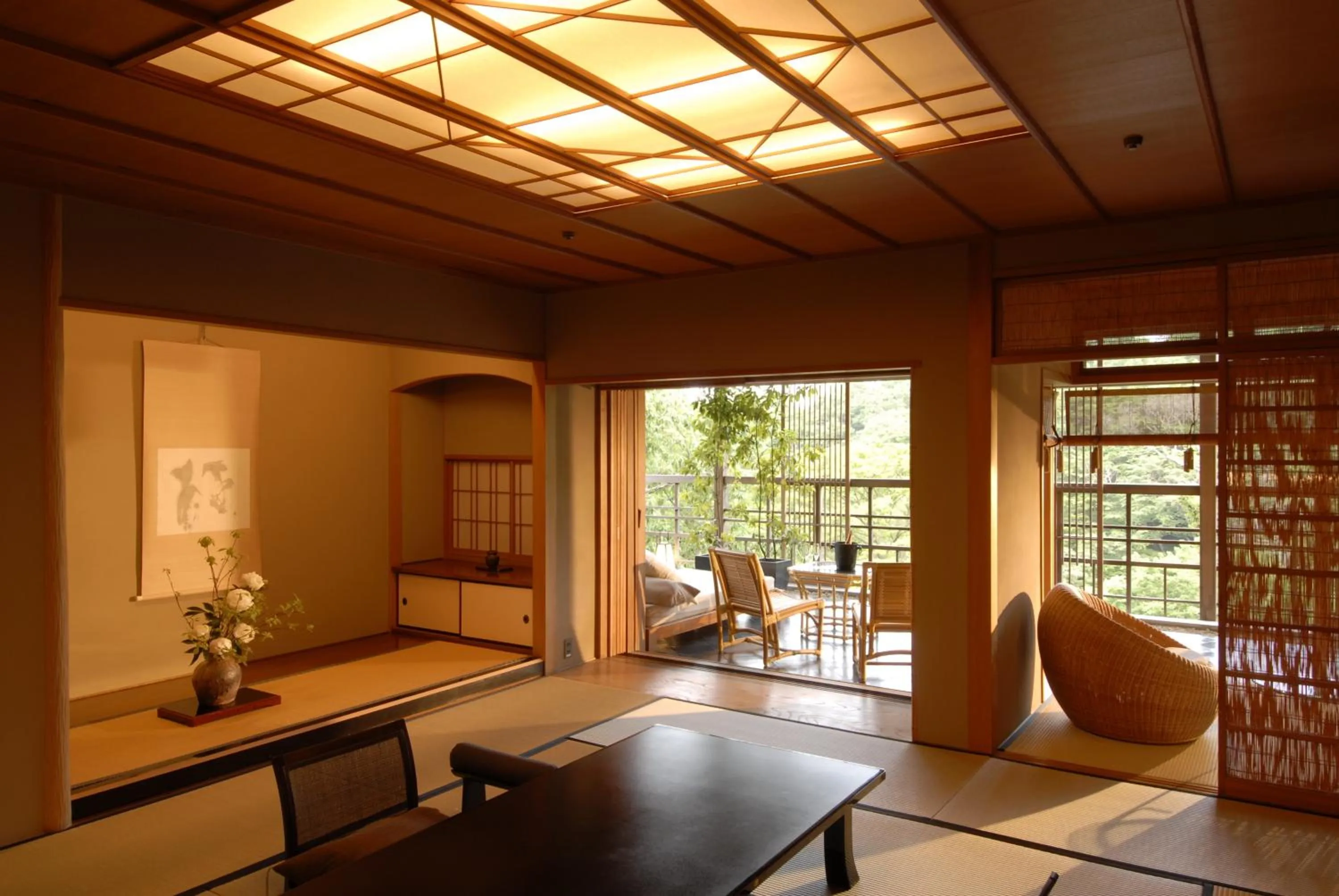 Photo of the whole room in Gora Kadan