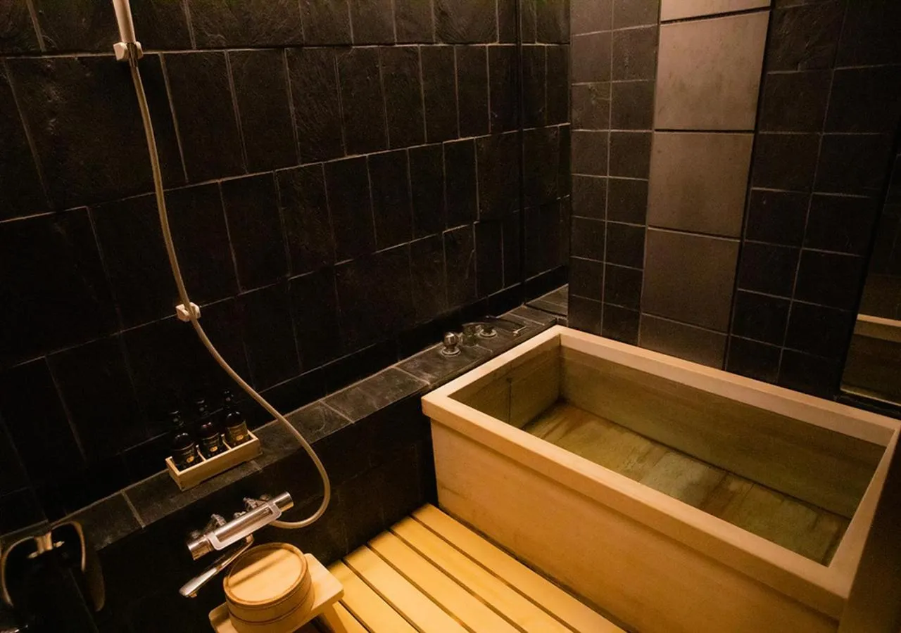 Shower in Gora Kadan