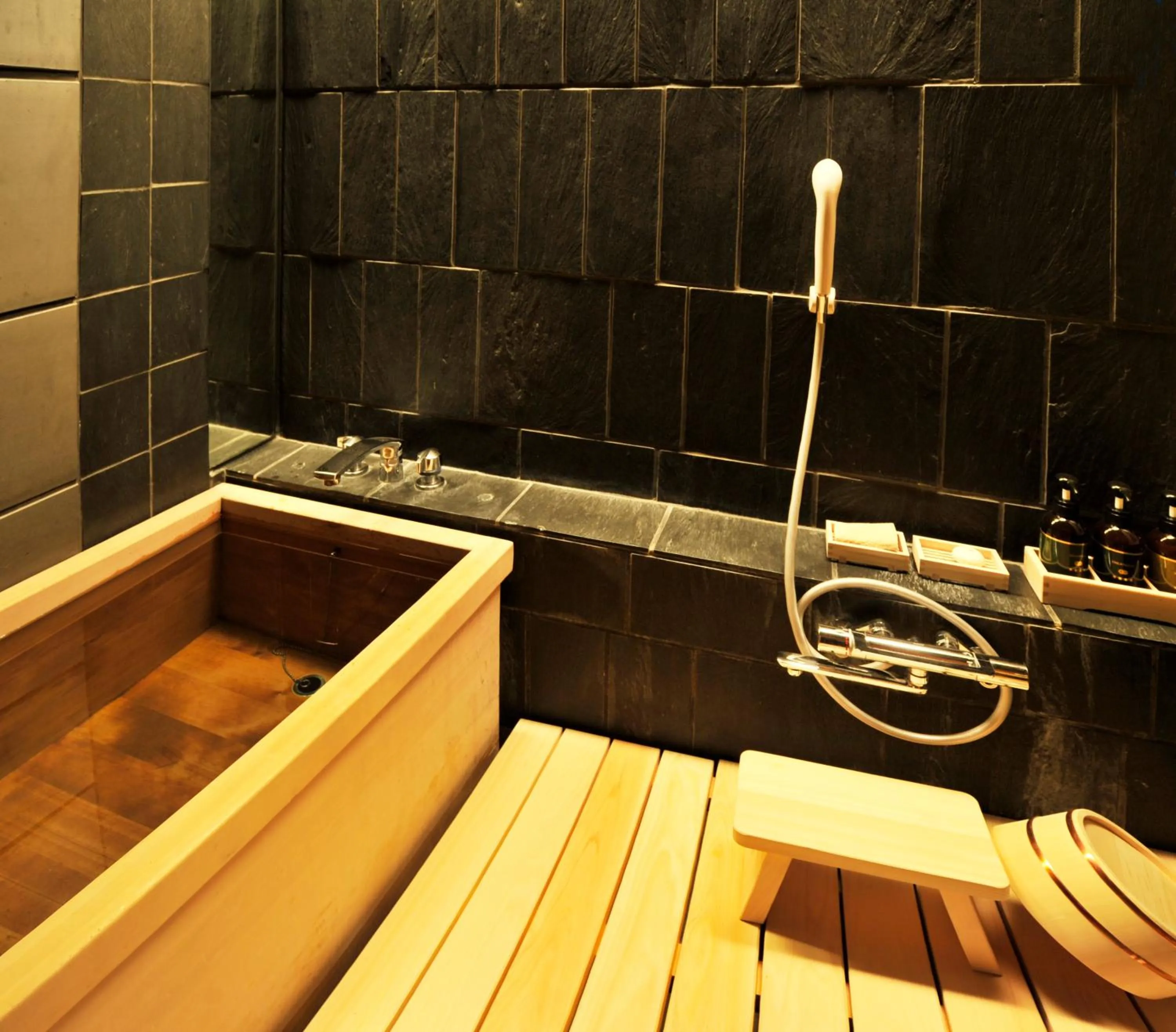 Shower in Gora Kadan