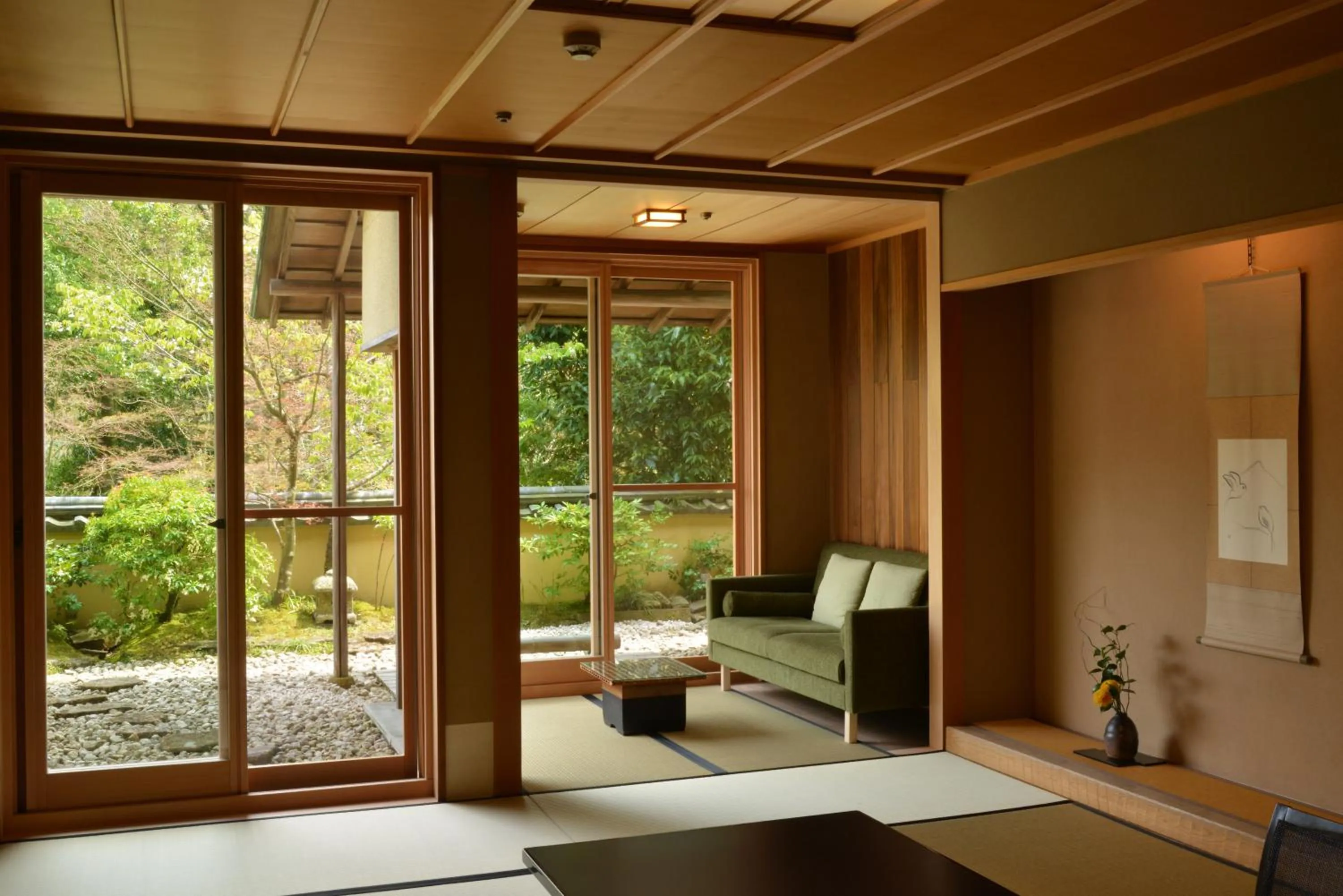 Photo of the whole room in Gora Kadan