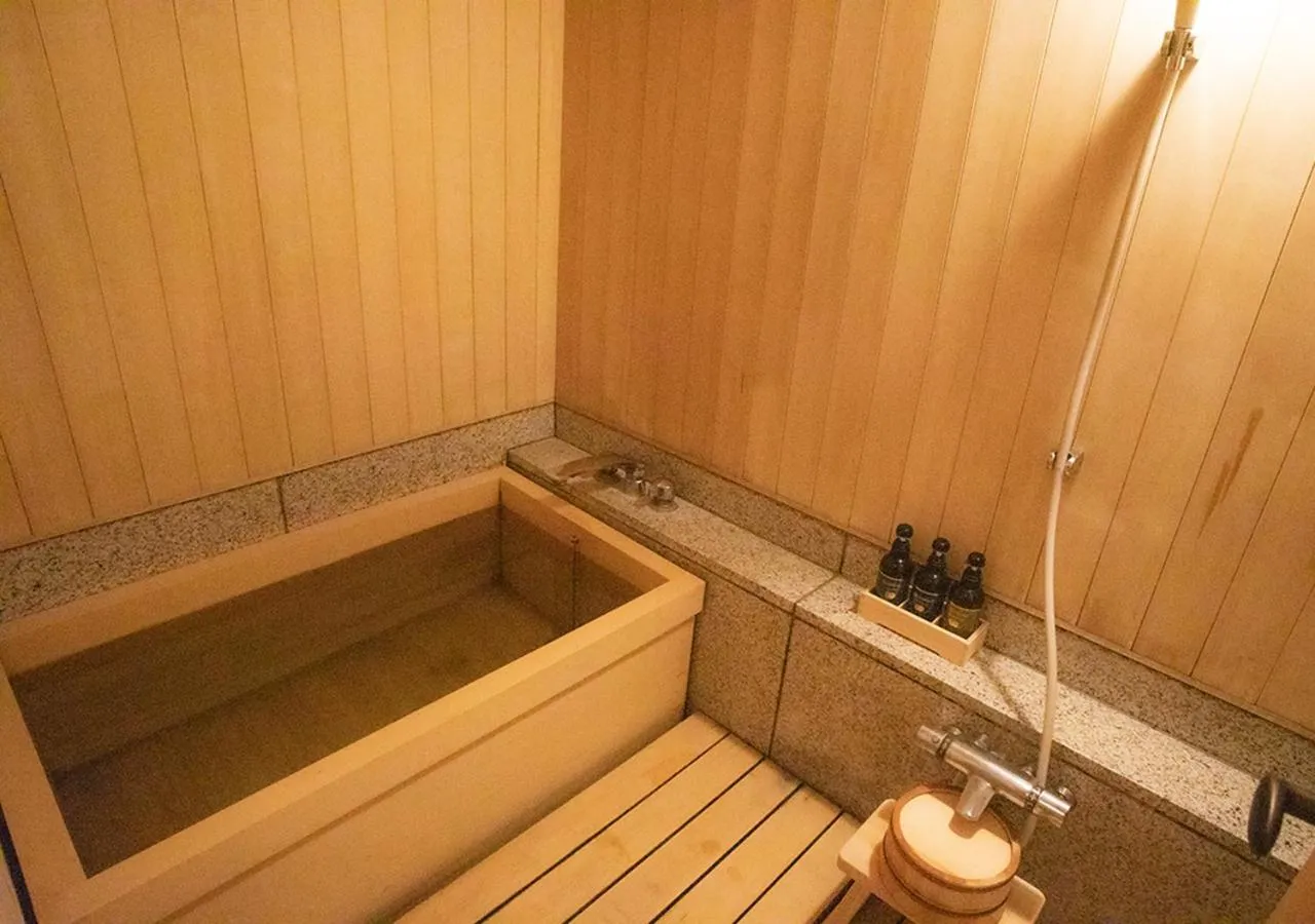 Shower in Gora Kadan