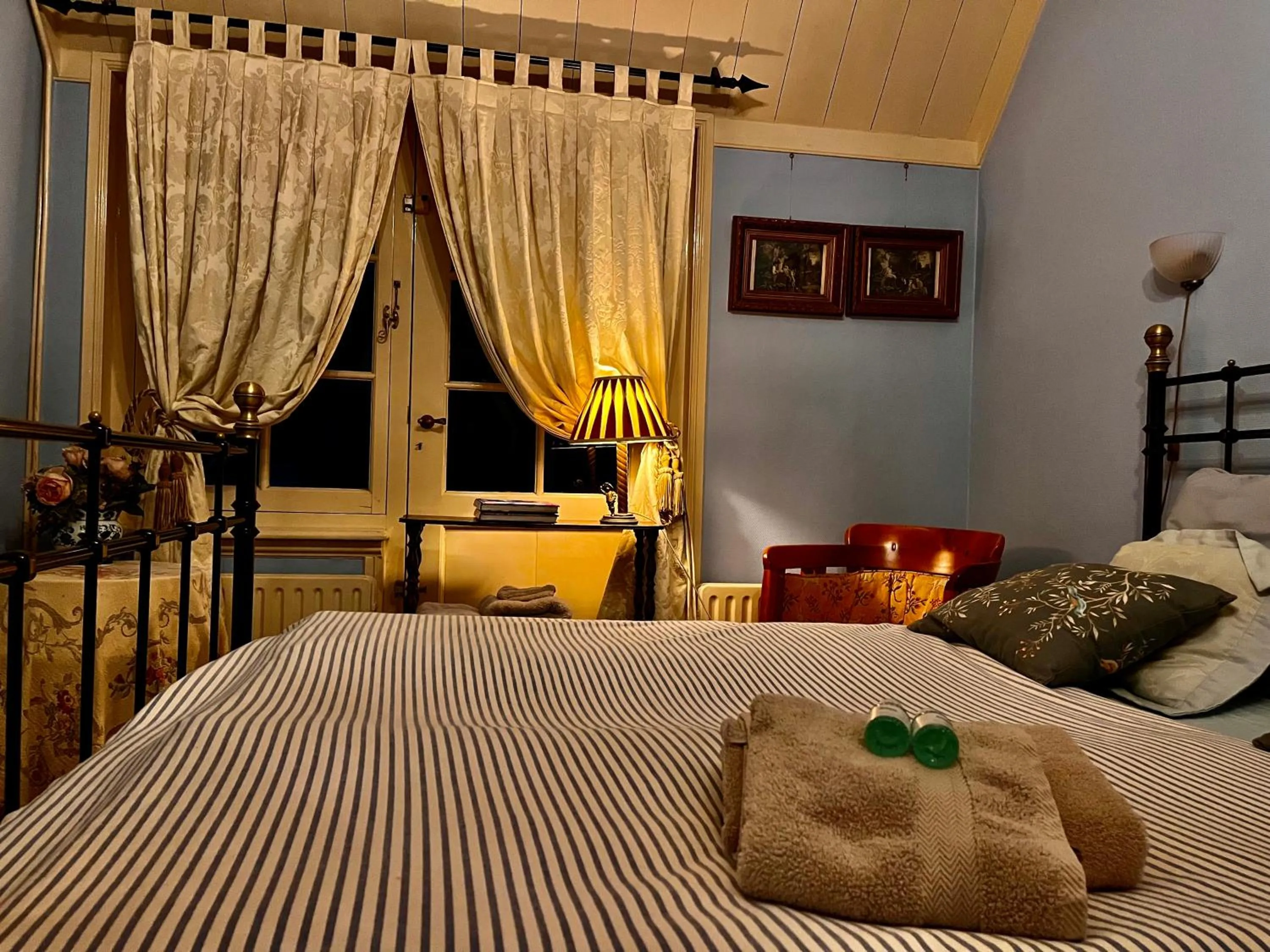 Double Room with Private Bathroom in B&B Het Gasthuys