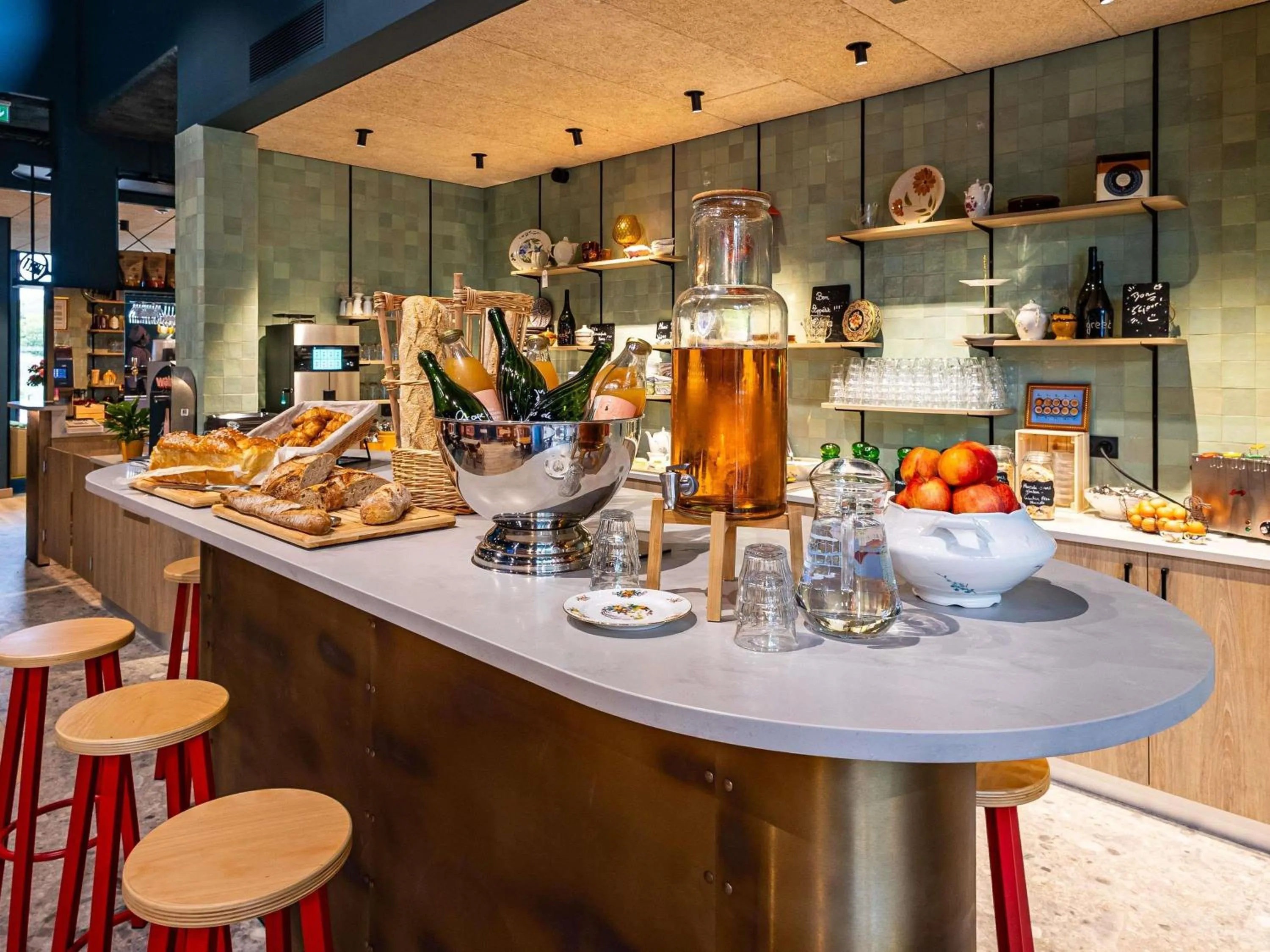 Breakfast in greet Hotel Reims Tinqueux