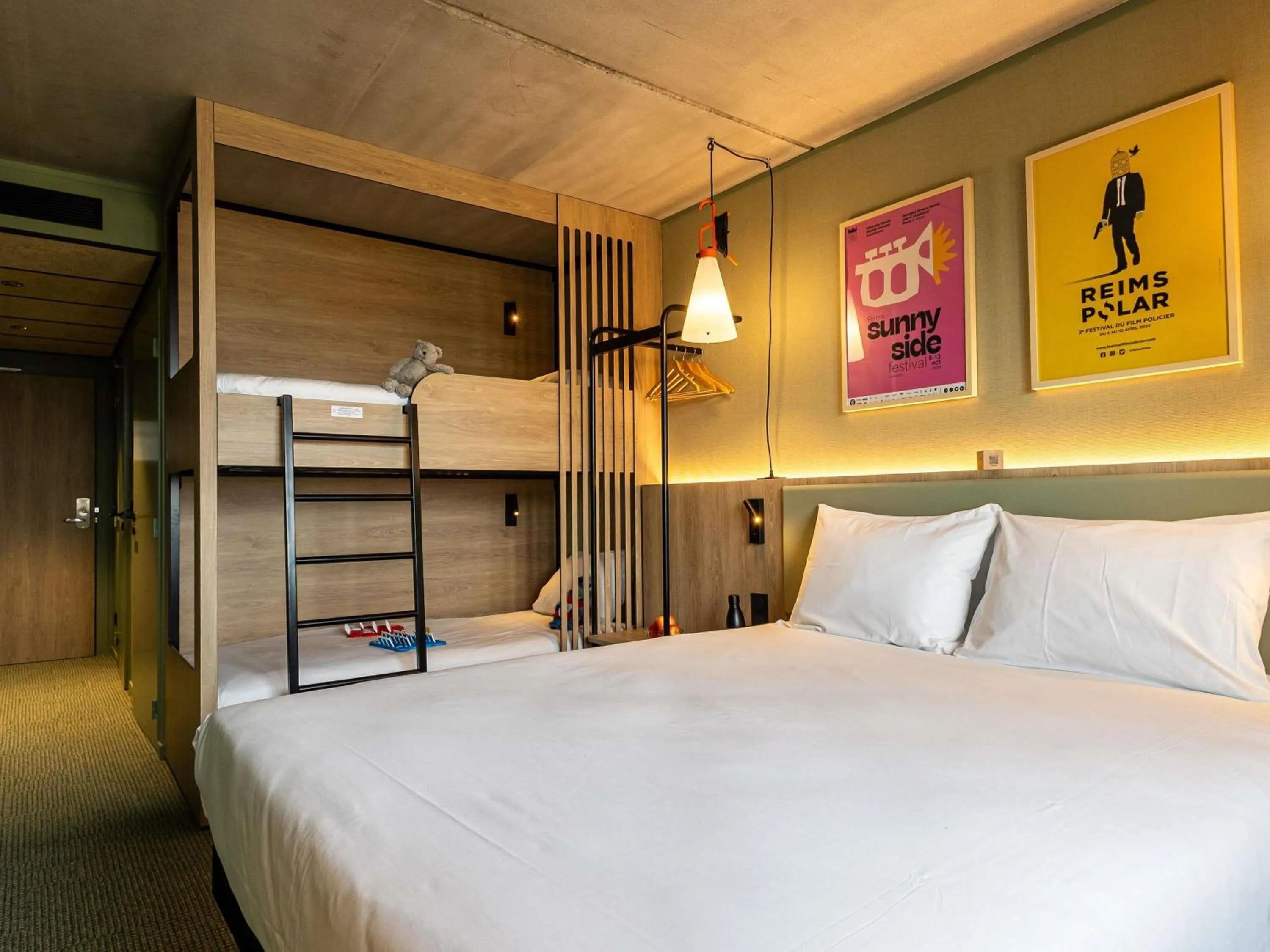 Bedroom, Bed in greet Hotel Reims Tinqueux