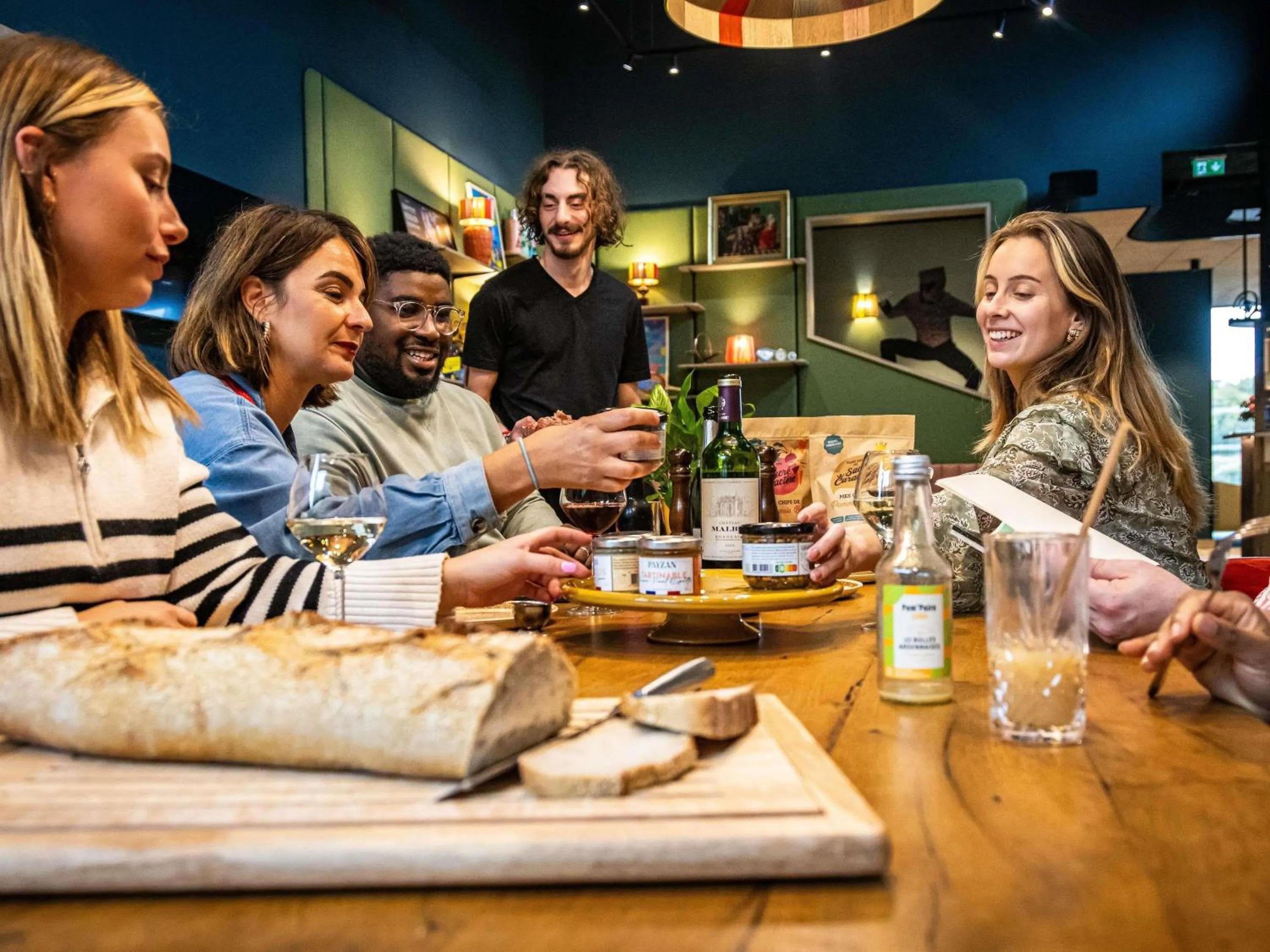 Lounge or bar in greet Hotel Reims Tinqueux