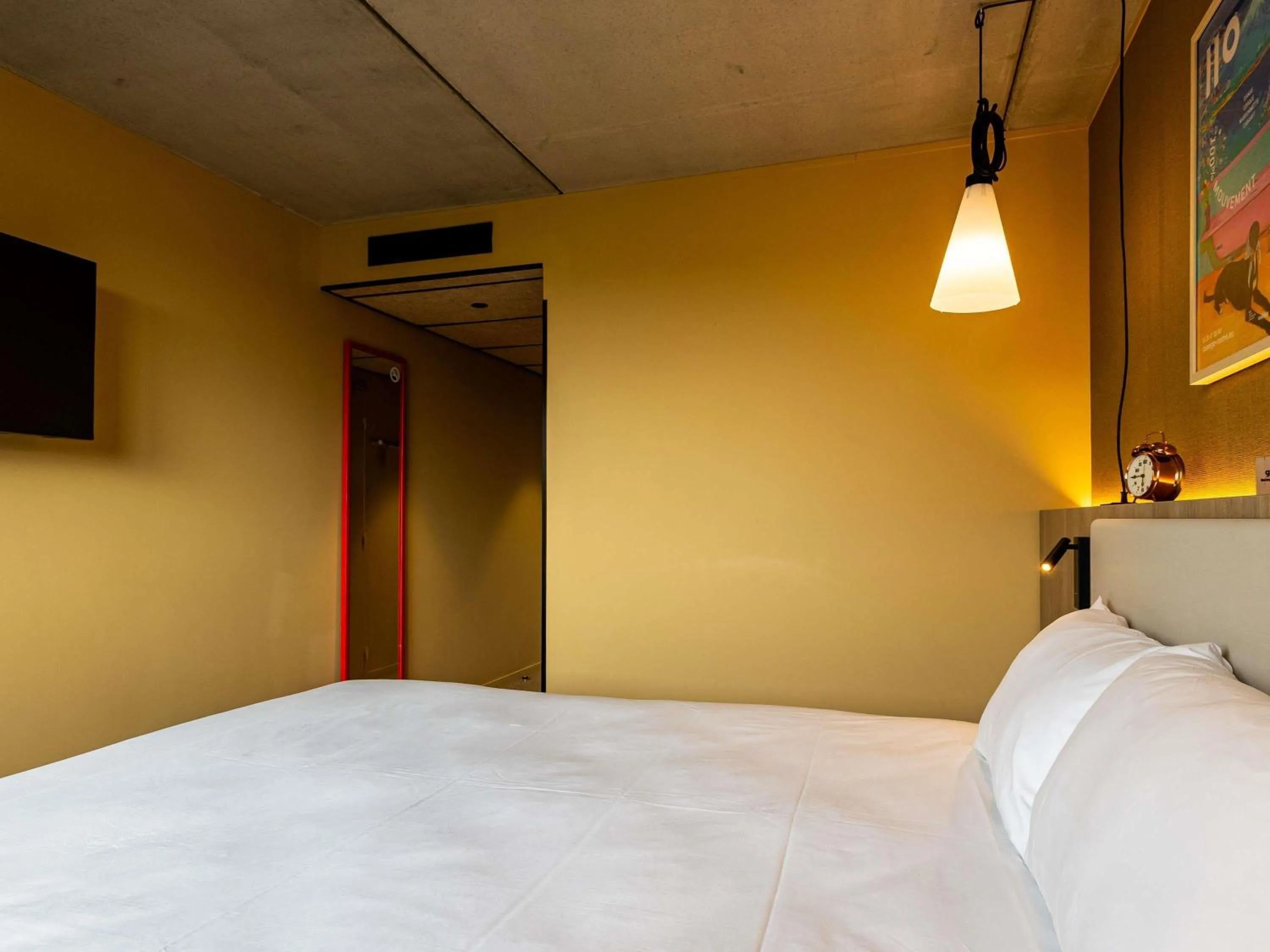 Bedroom, Bed in greet Hotel Reims Tinqueux