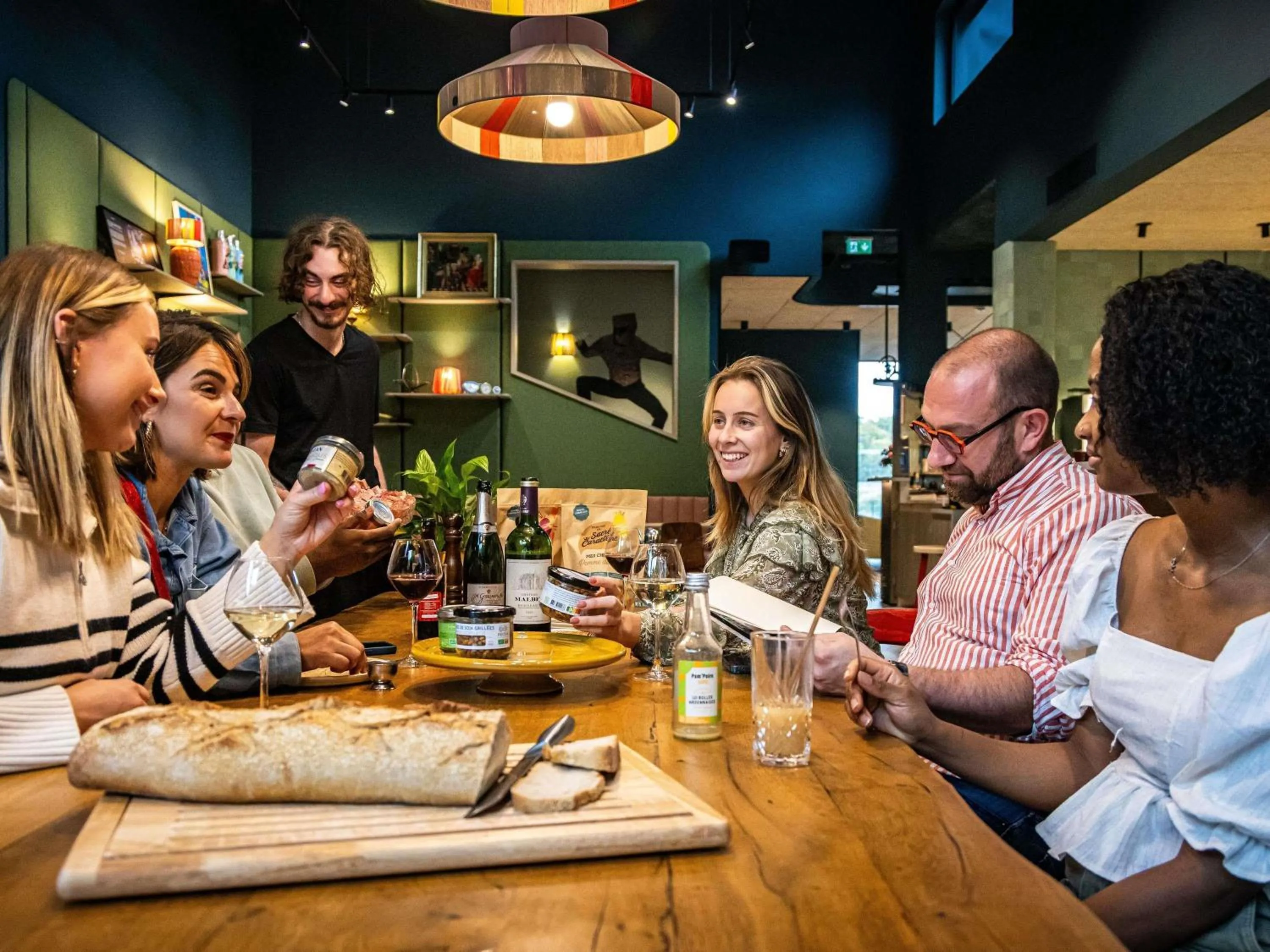 Lounge or bar in greet Hotel Reims Tinqueux