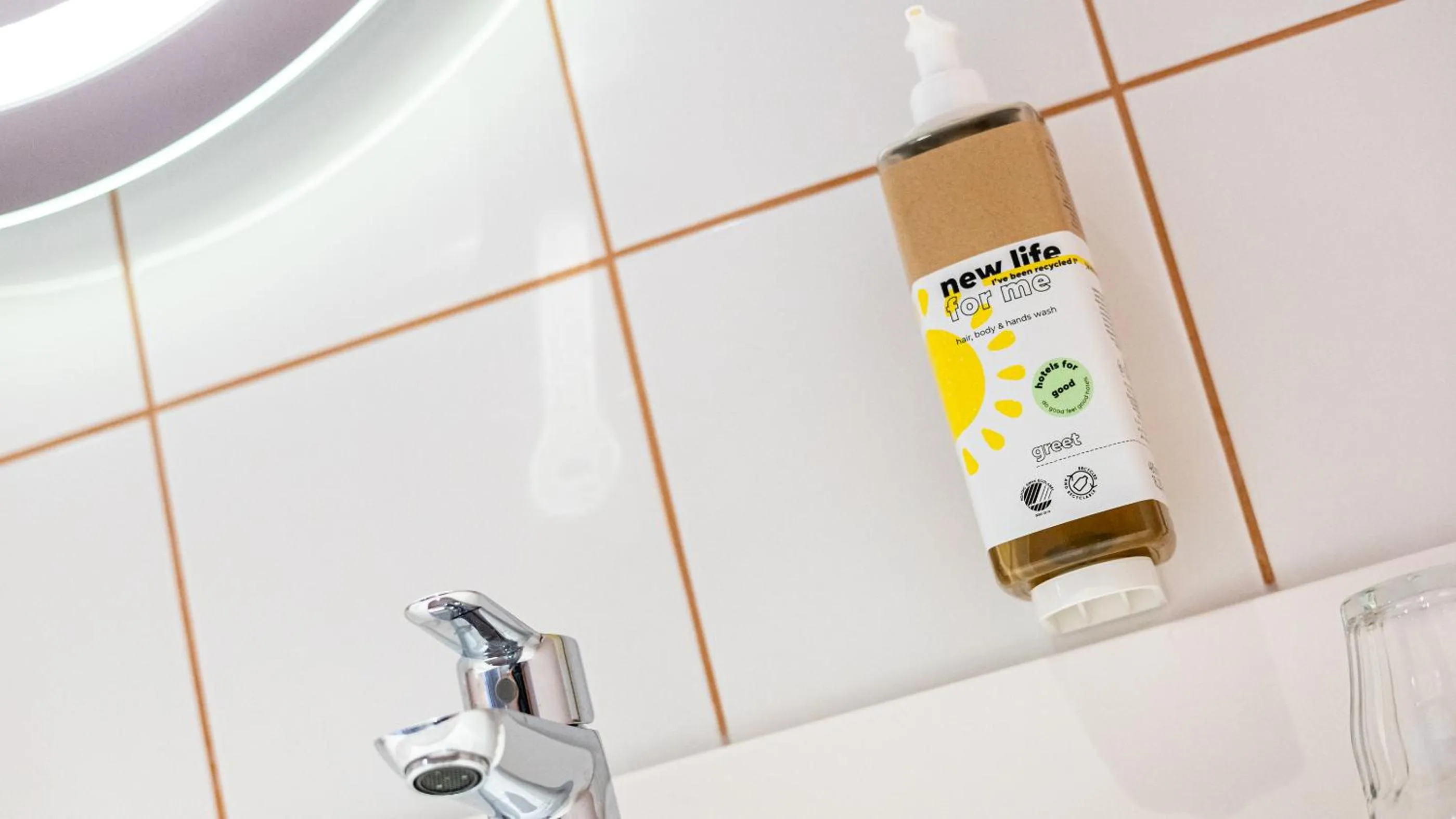 Bathroom in greet Hotel Reims Tinqueux