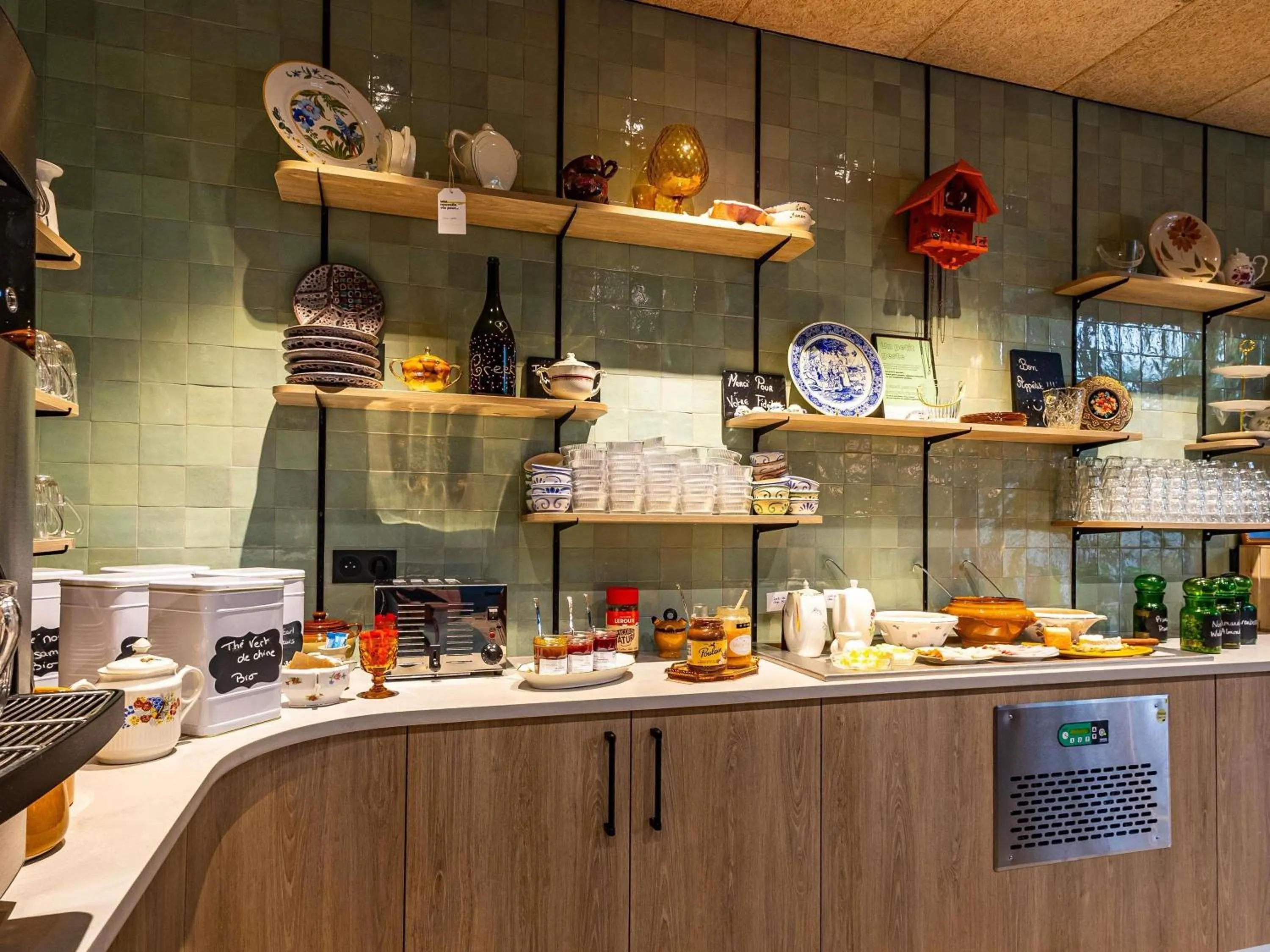 Breakfast in greet Hotel Reims Tinqueux