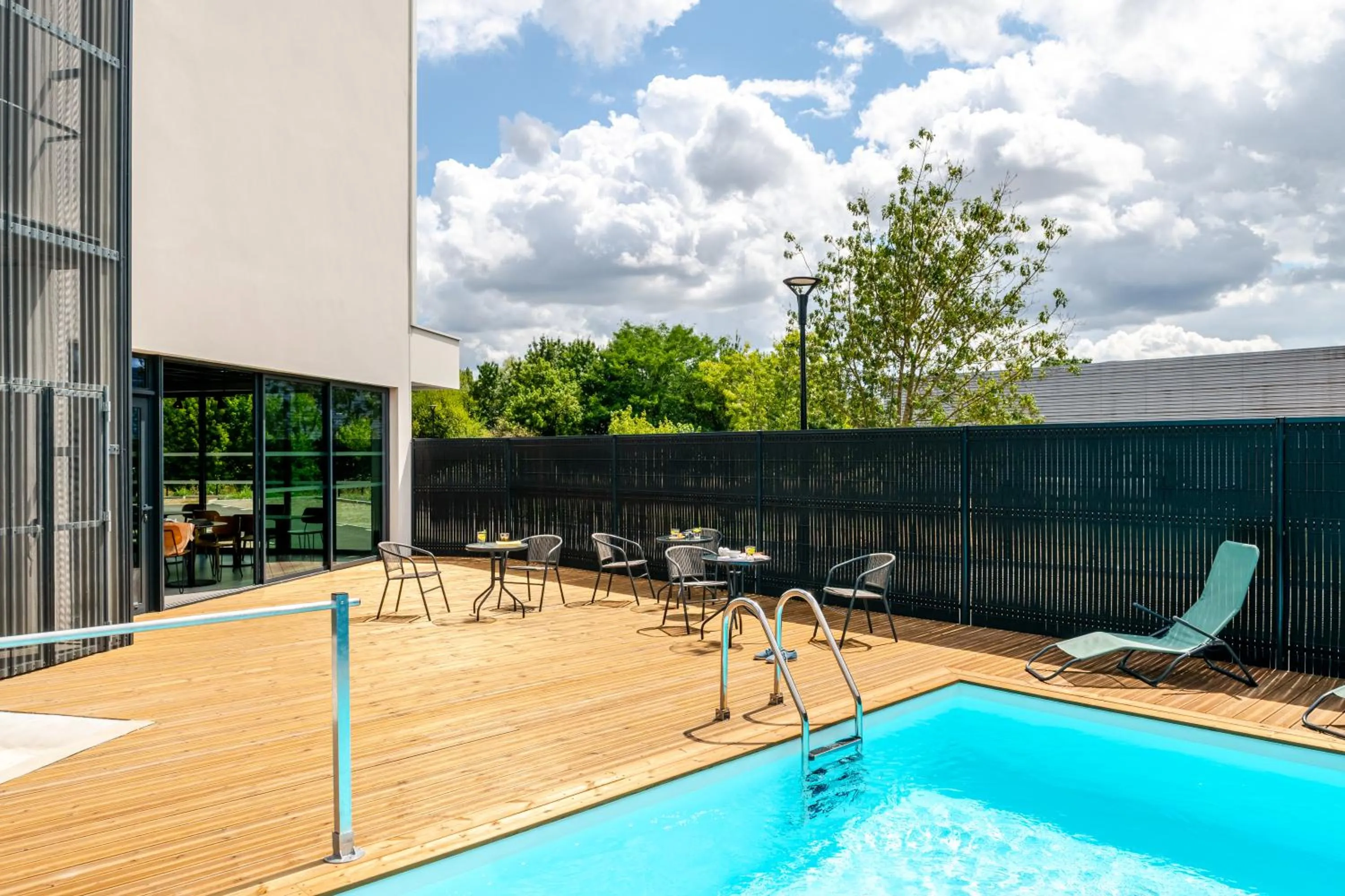 Property building in ibis Bordeaux Nord Carbon Blanc