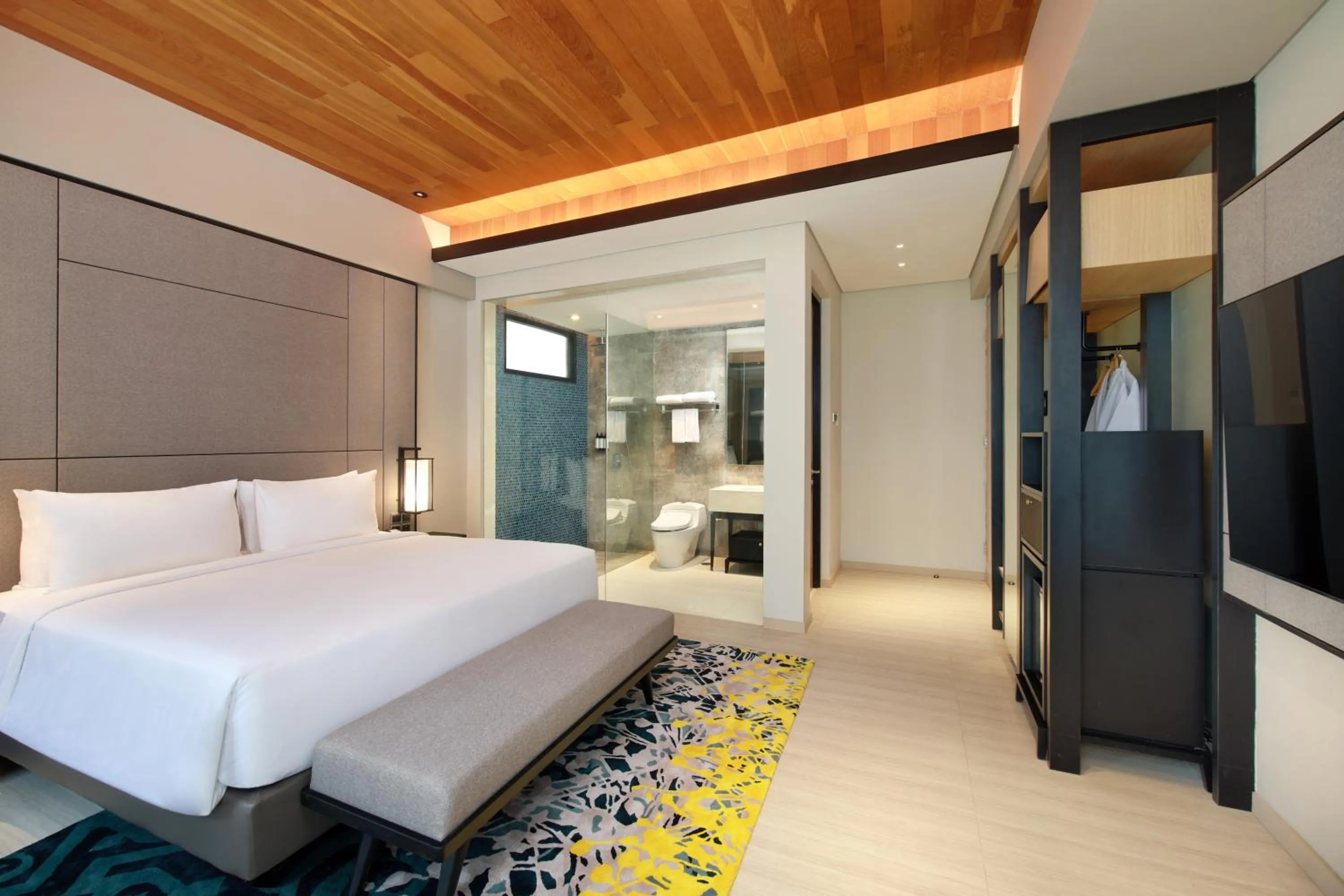 Bathroom, Bed in Mercure Berau