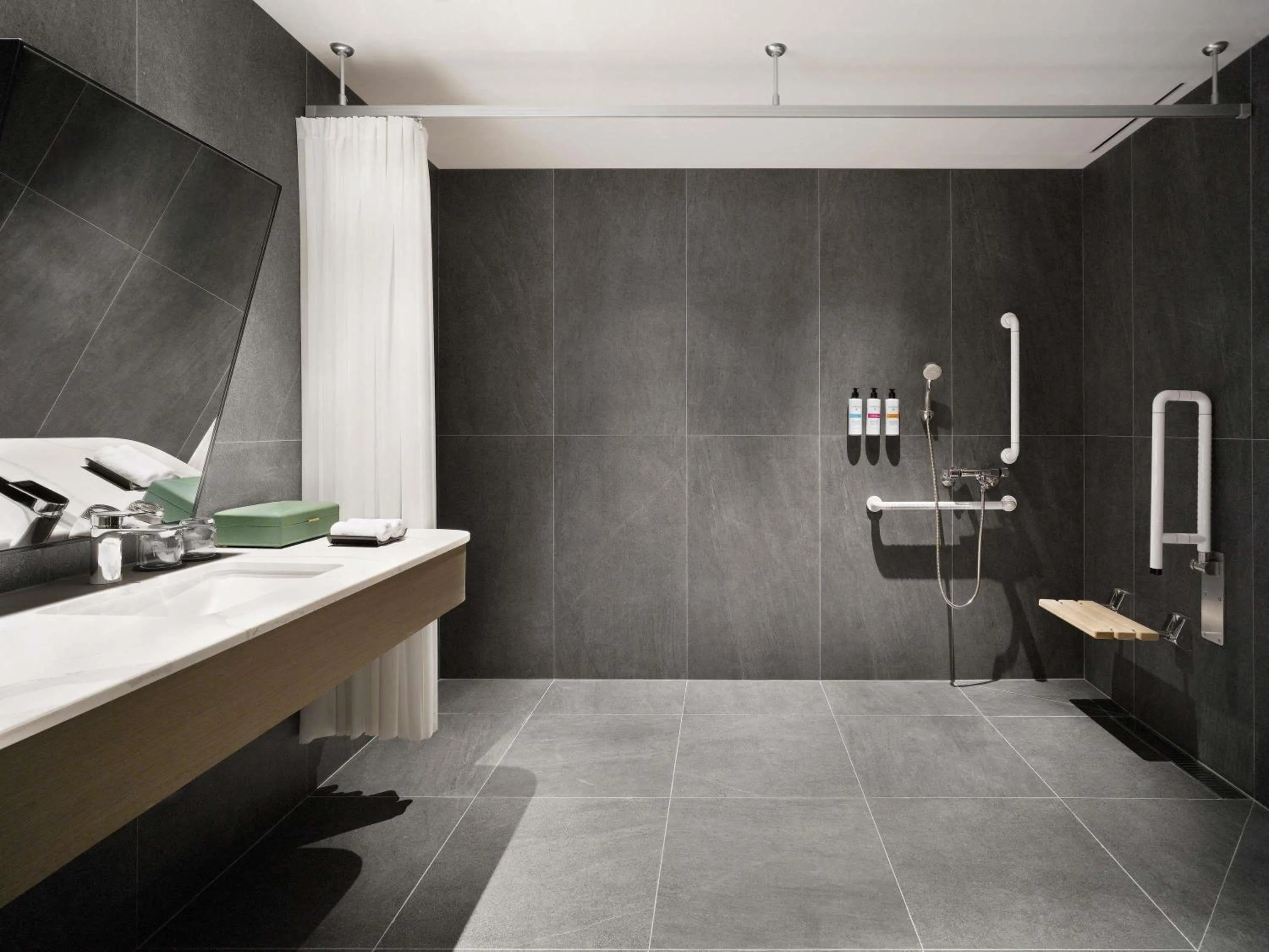 Bedroom in Pullman Ambassador Seoul Eastpole