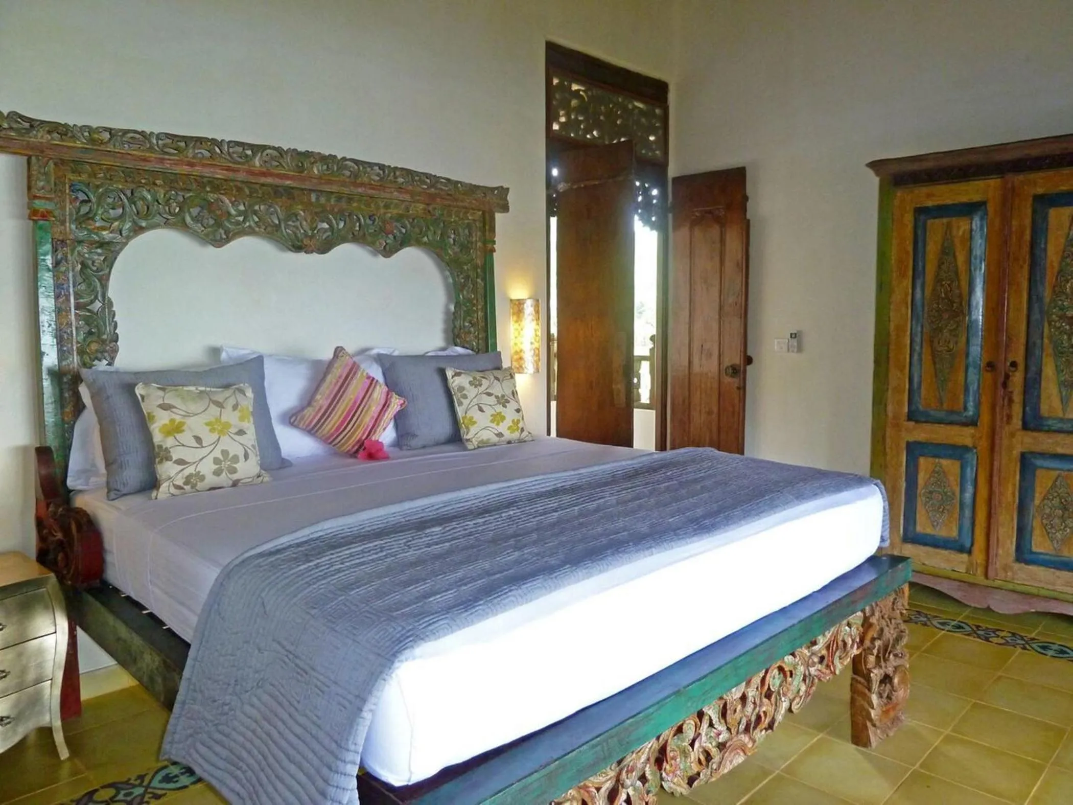 Bed in Life in Amed Beach Hotel