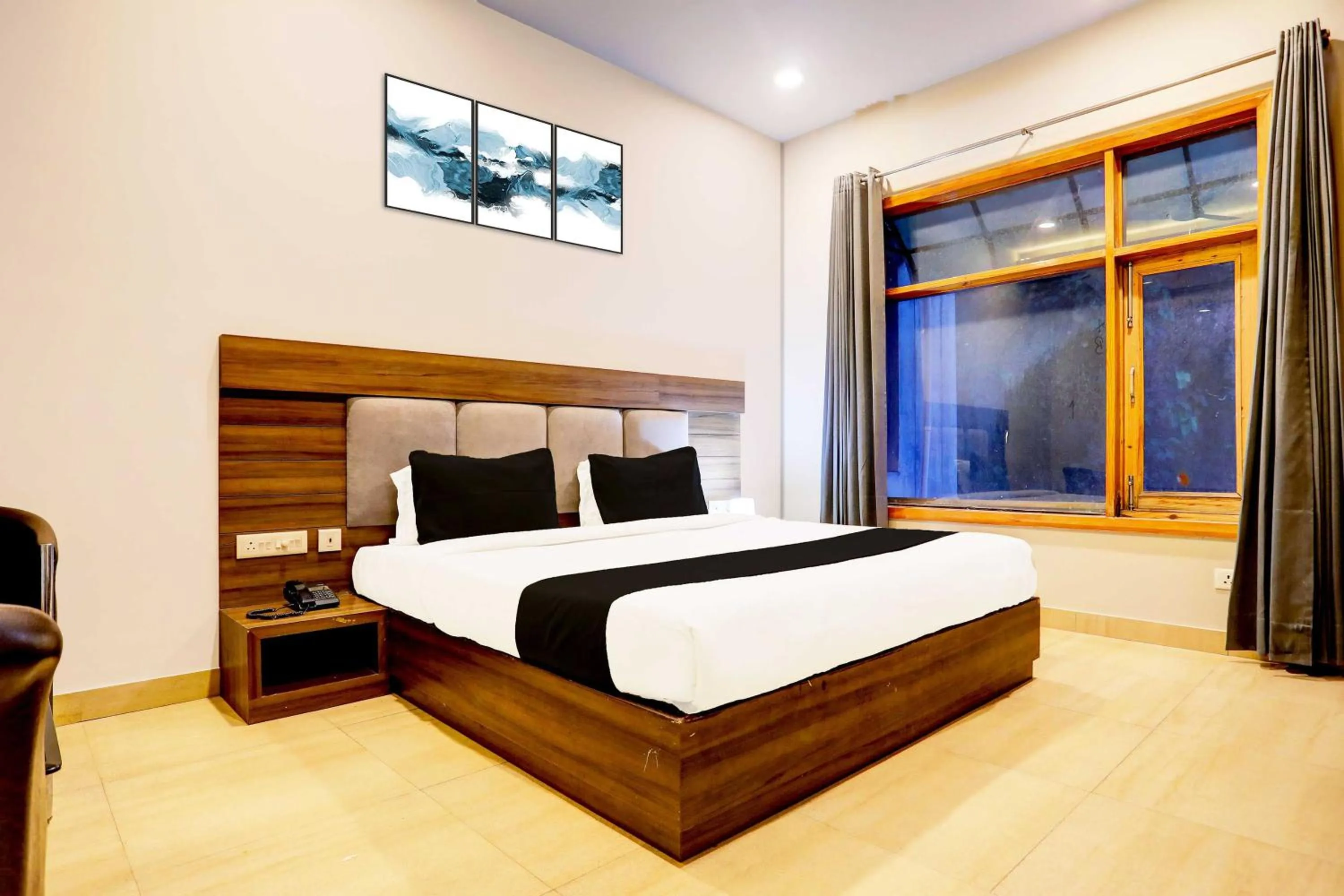 Bedroom, Bed in Hotel O Alwar Bus Station