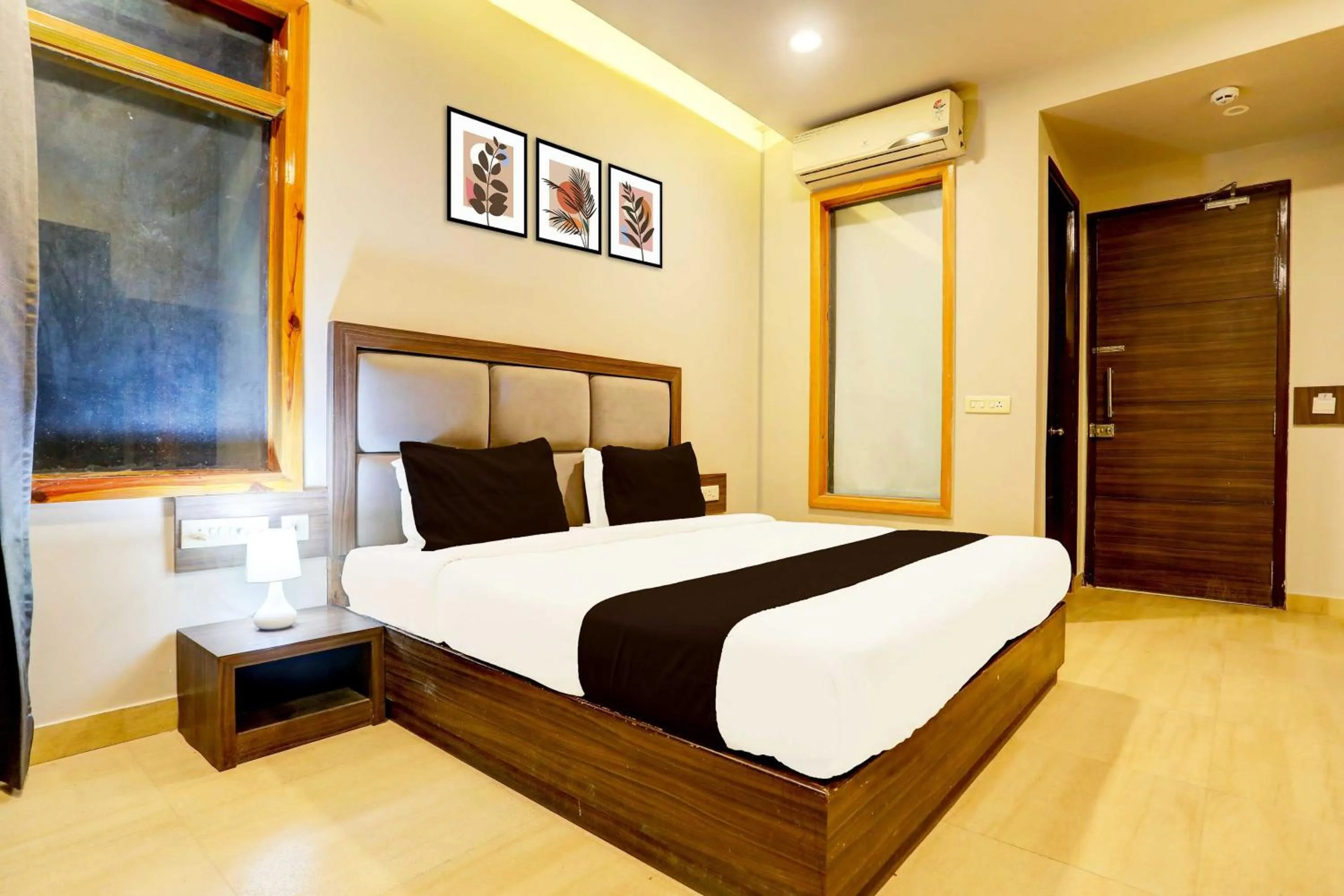 Bedroom, Bed in Hotel O Alwar Bus Station