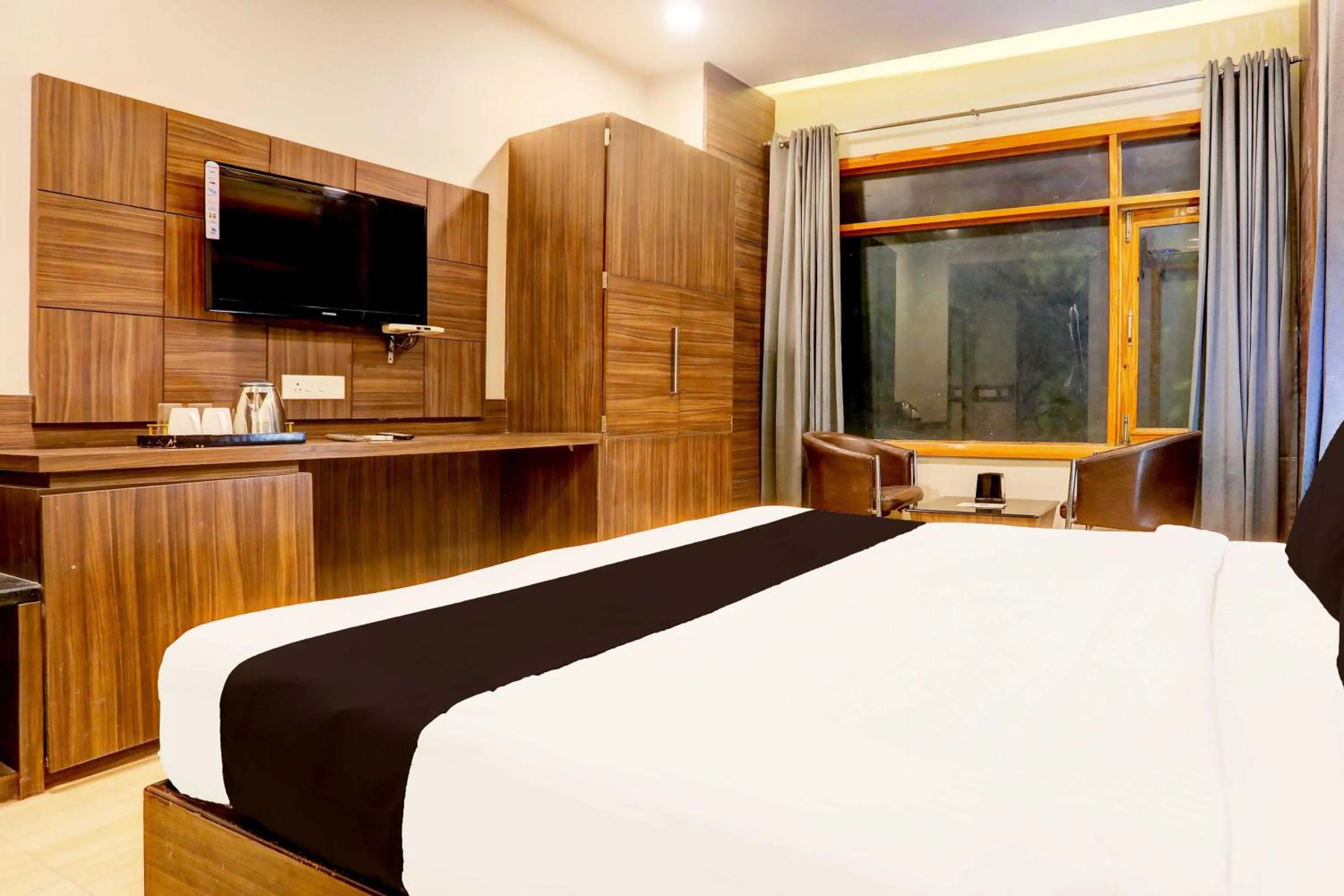 Bedroom, Bed in Hotel O Alwar Bus Station