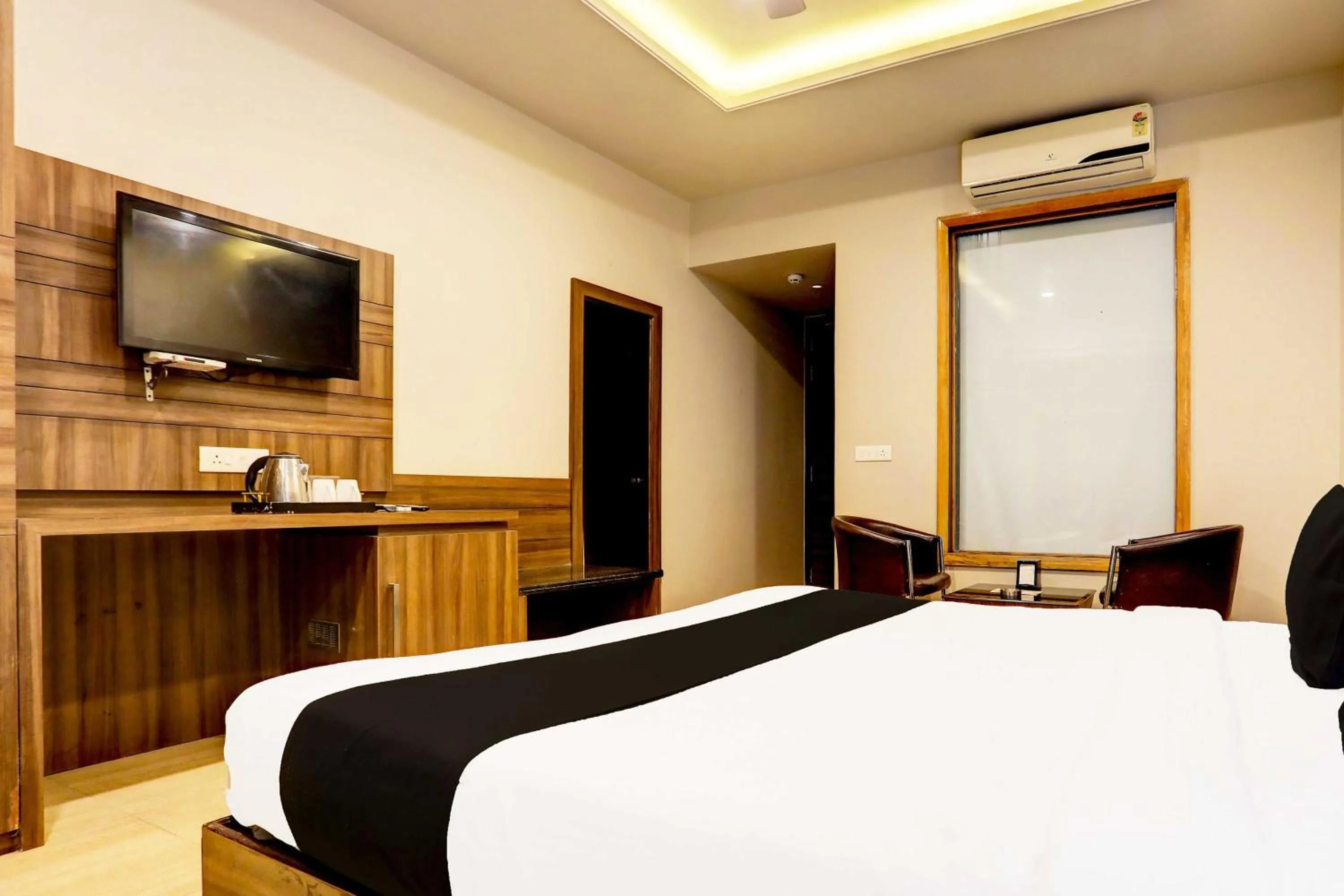 Bedroom, Bed in Hotel O Alwar Bus Station