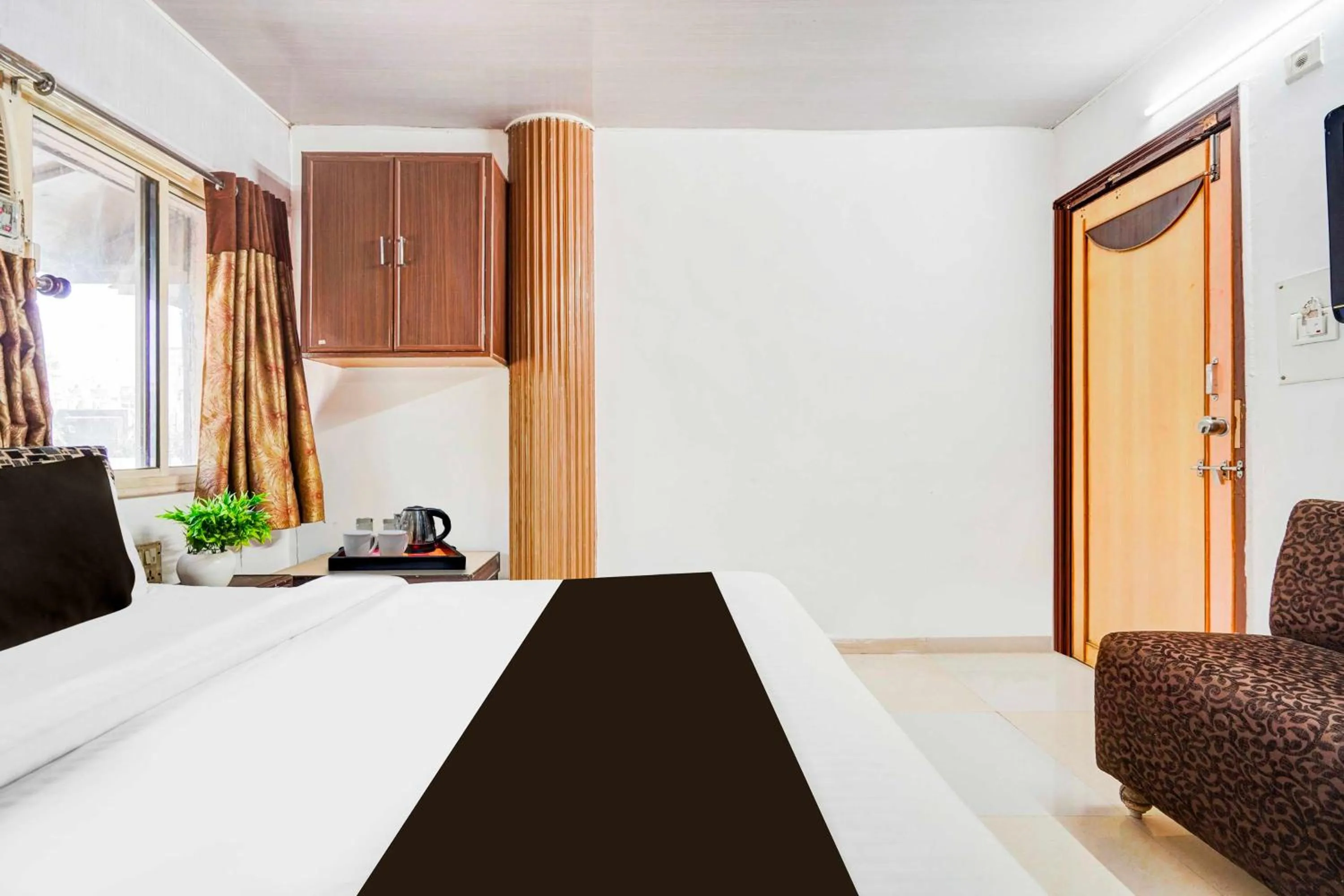 Bedroom, Bed in Hotel O Maninagar Railway Station