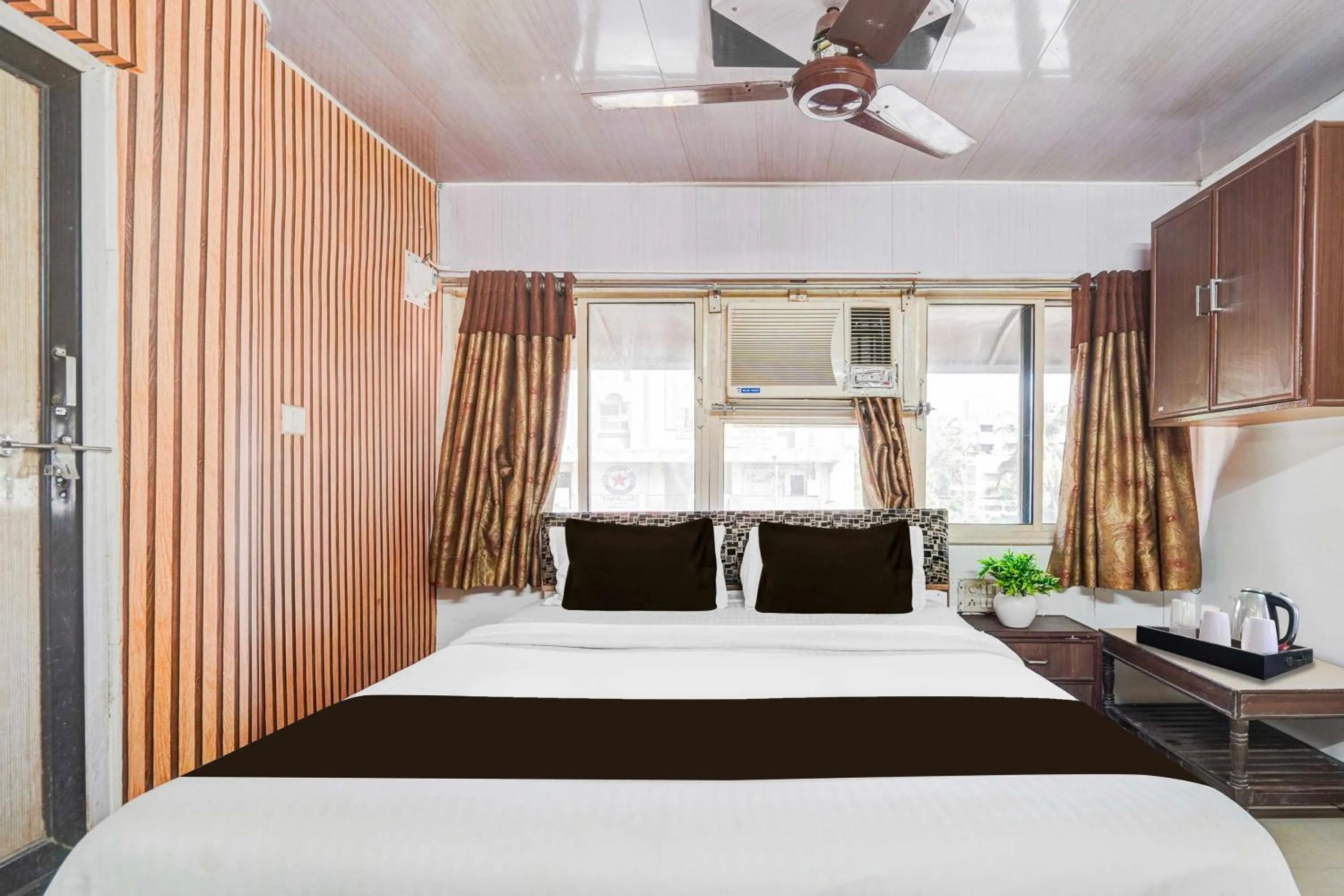 Bedroom, Bed in Hotel O Maninagar Railway Station